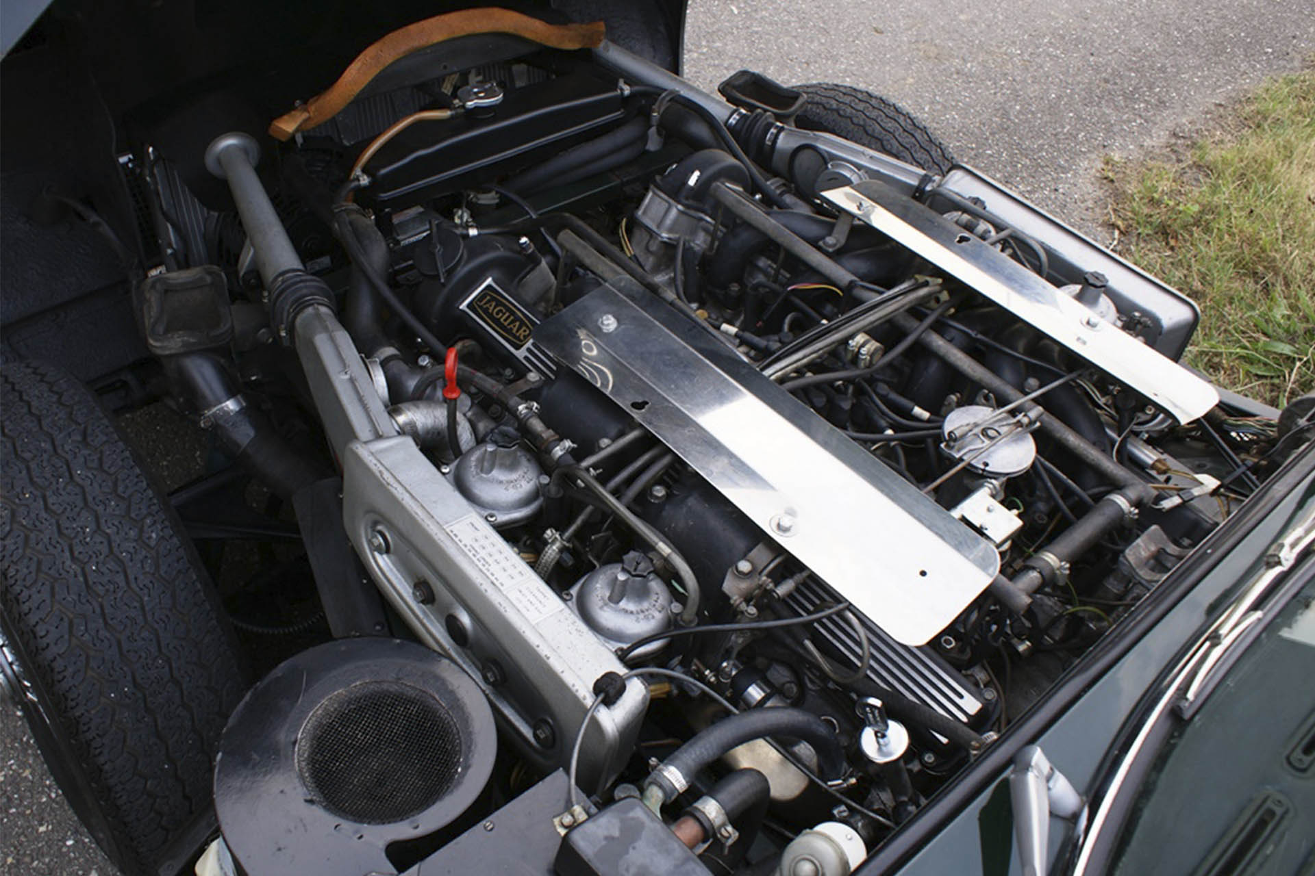 Real Art On Wheels | 1974 Jaguar E-Type Series III V12