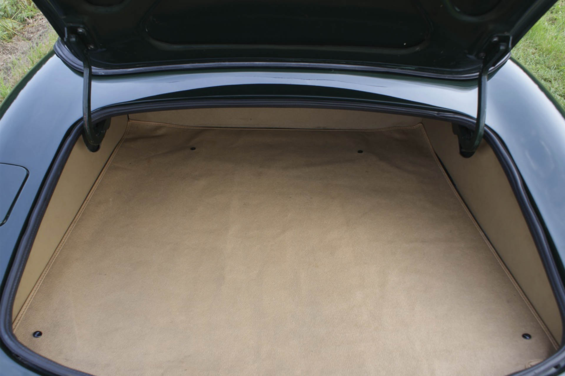 Real Art On Wheels | 1974 Jaguar E-Type Series III V12