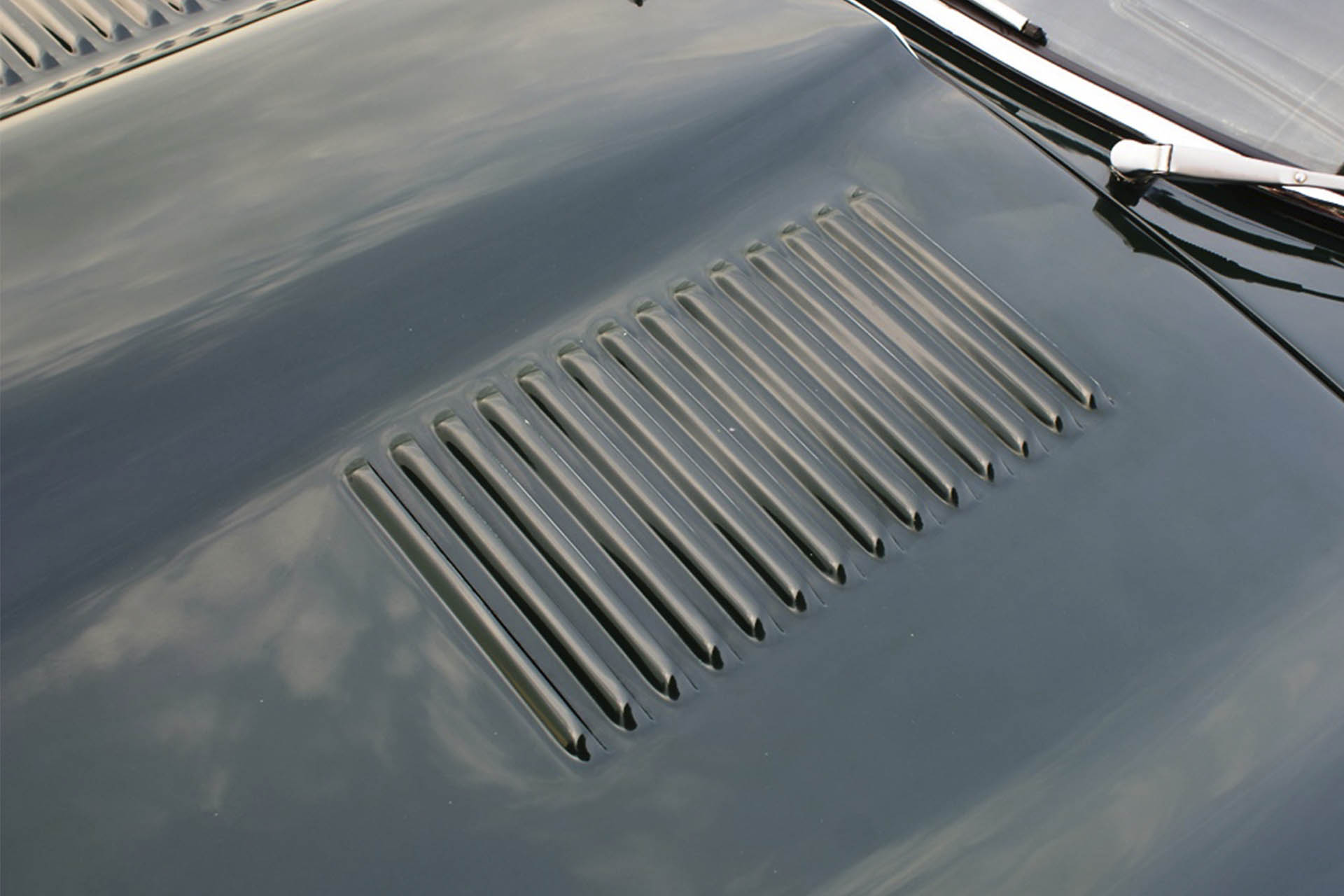 Real Art On Wheels | 1974 Jaguar E-Type Series III V12