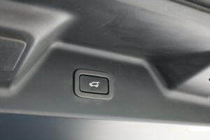 Real Art on Wheels | Range Rover Vogue TDV6