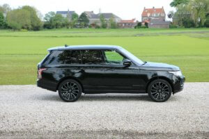 Real Art on Wheels | Range Rover Vogue TDV6