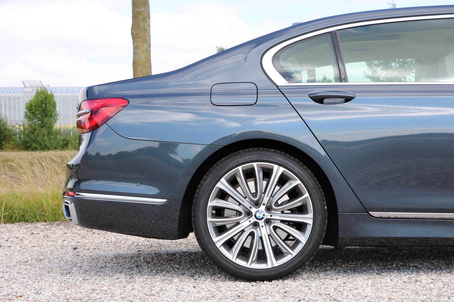 Real Art on Wheels | BMW 750 Li