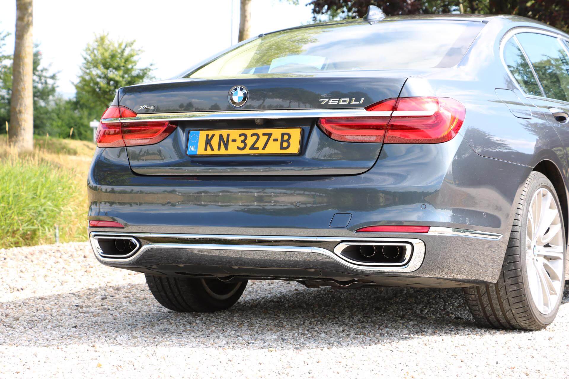 Real Art on Wheels | BMW 750 Li