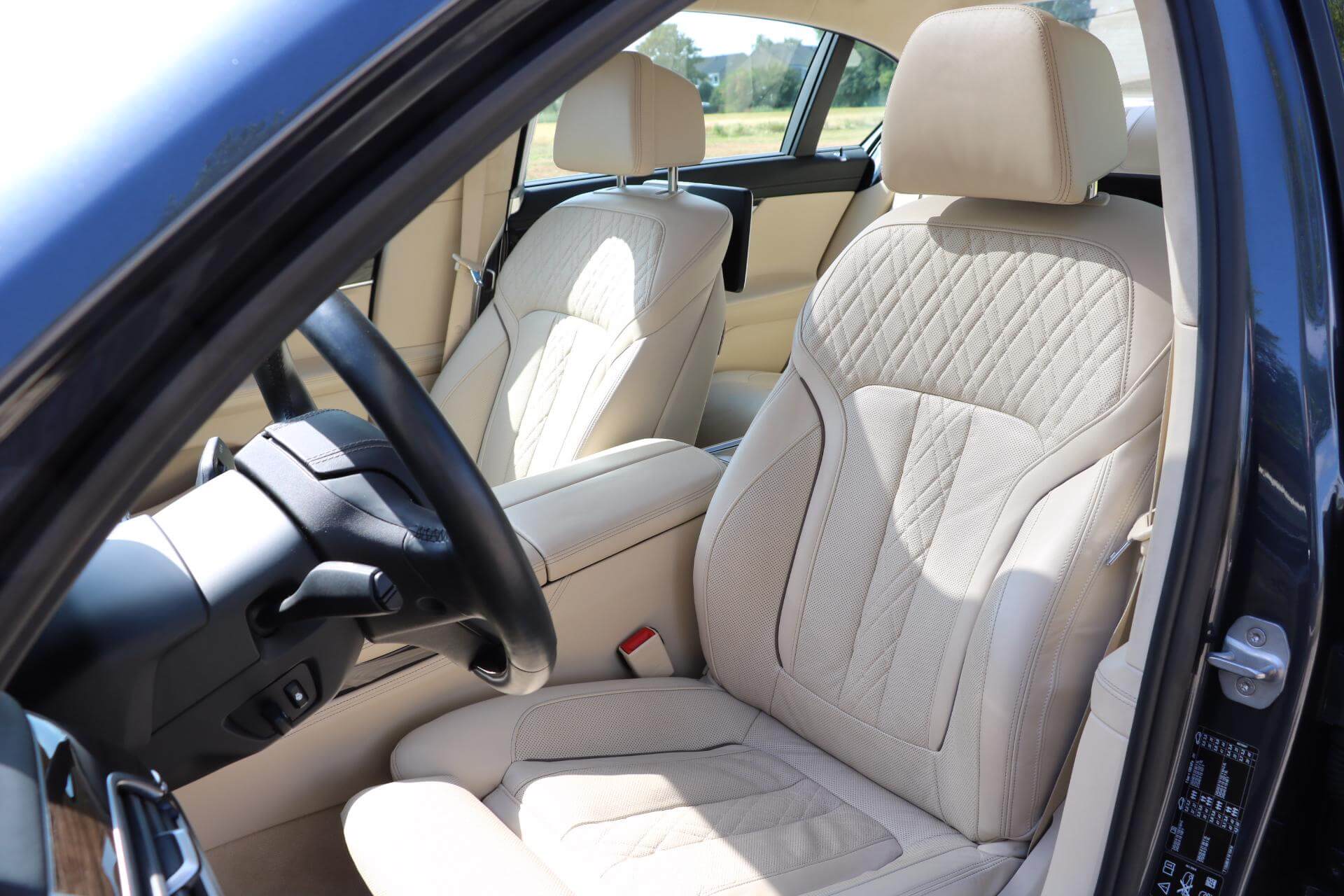 Real Art on Wheels | BMW 750 Li