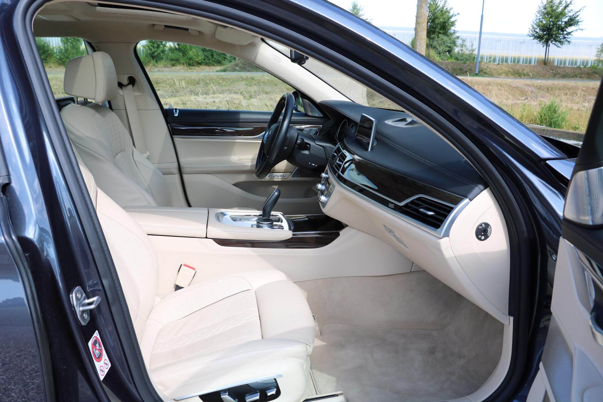 Real Art on Wheels | BMW 750 Li