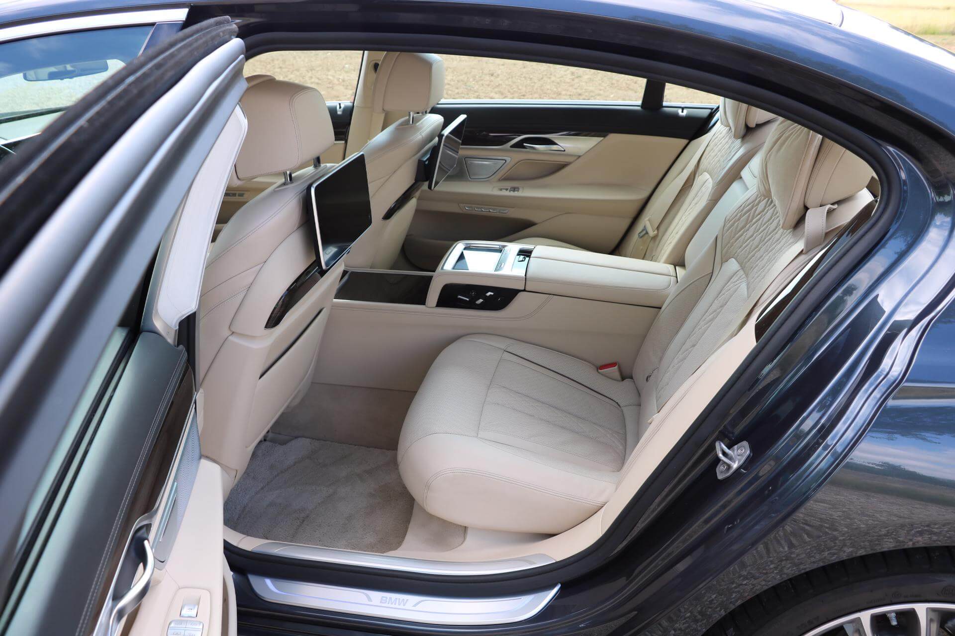 Real Art on Wheels | BMW 750 Li