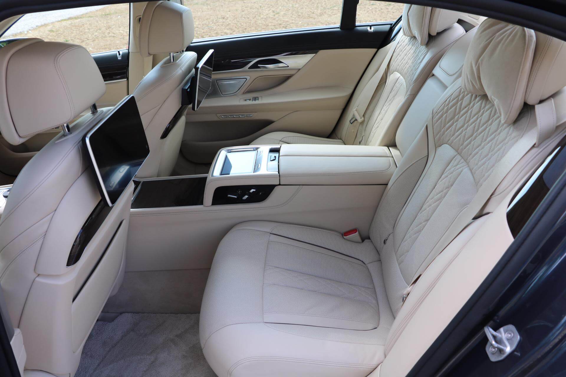 Real Art on Wheels | BMW 750 Li