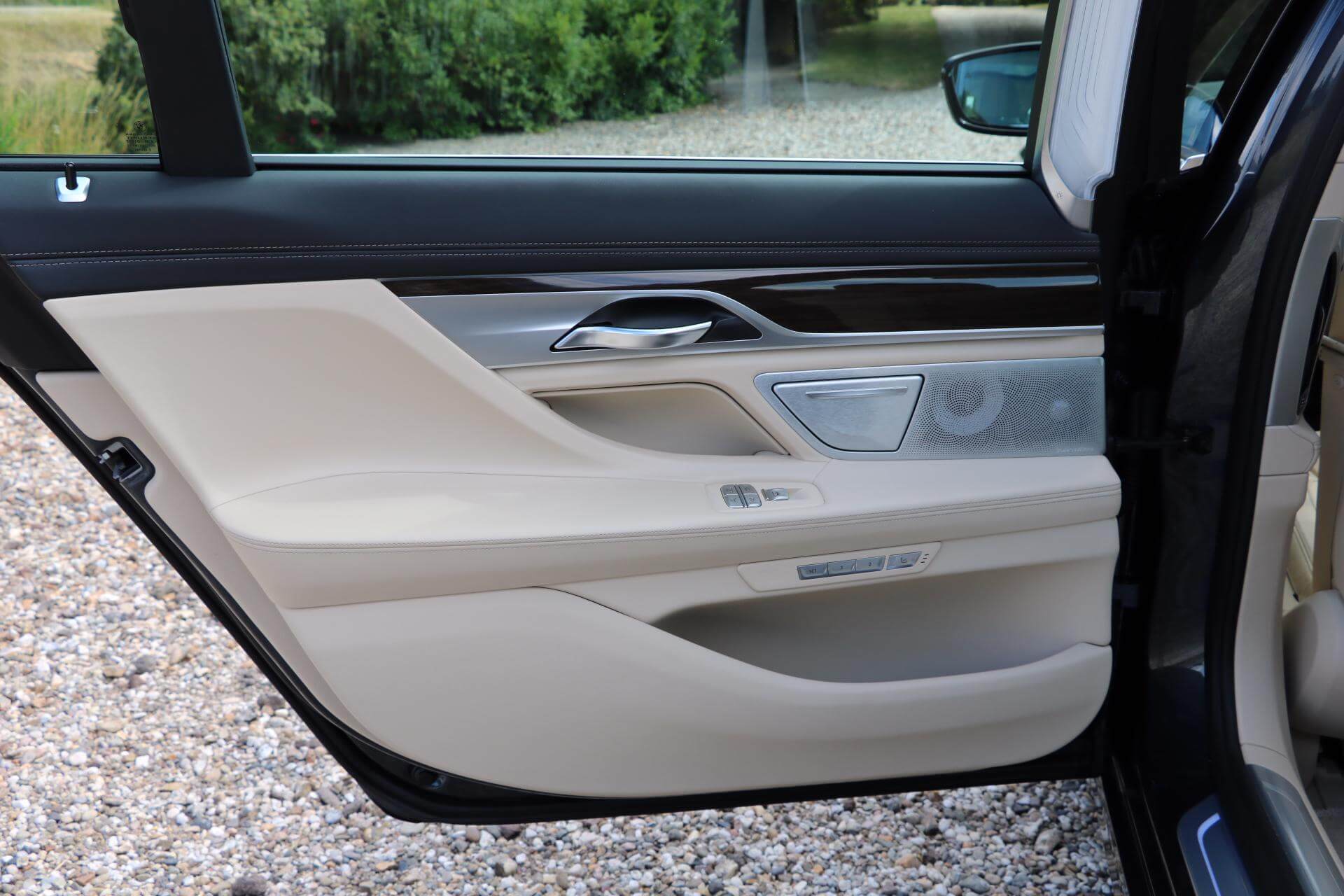 Real Art on Wheels | BMW 750 Li