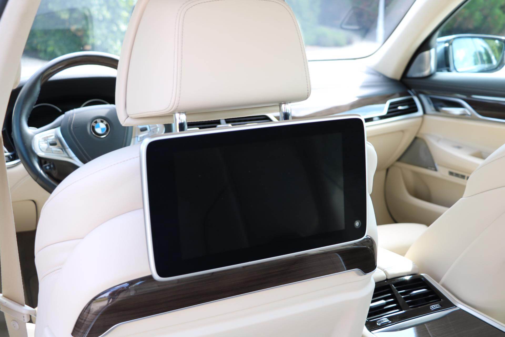 Real Art on Wheels | BMW 750 Li