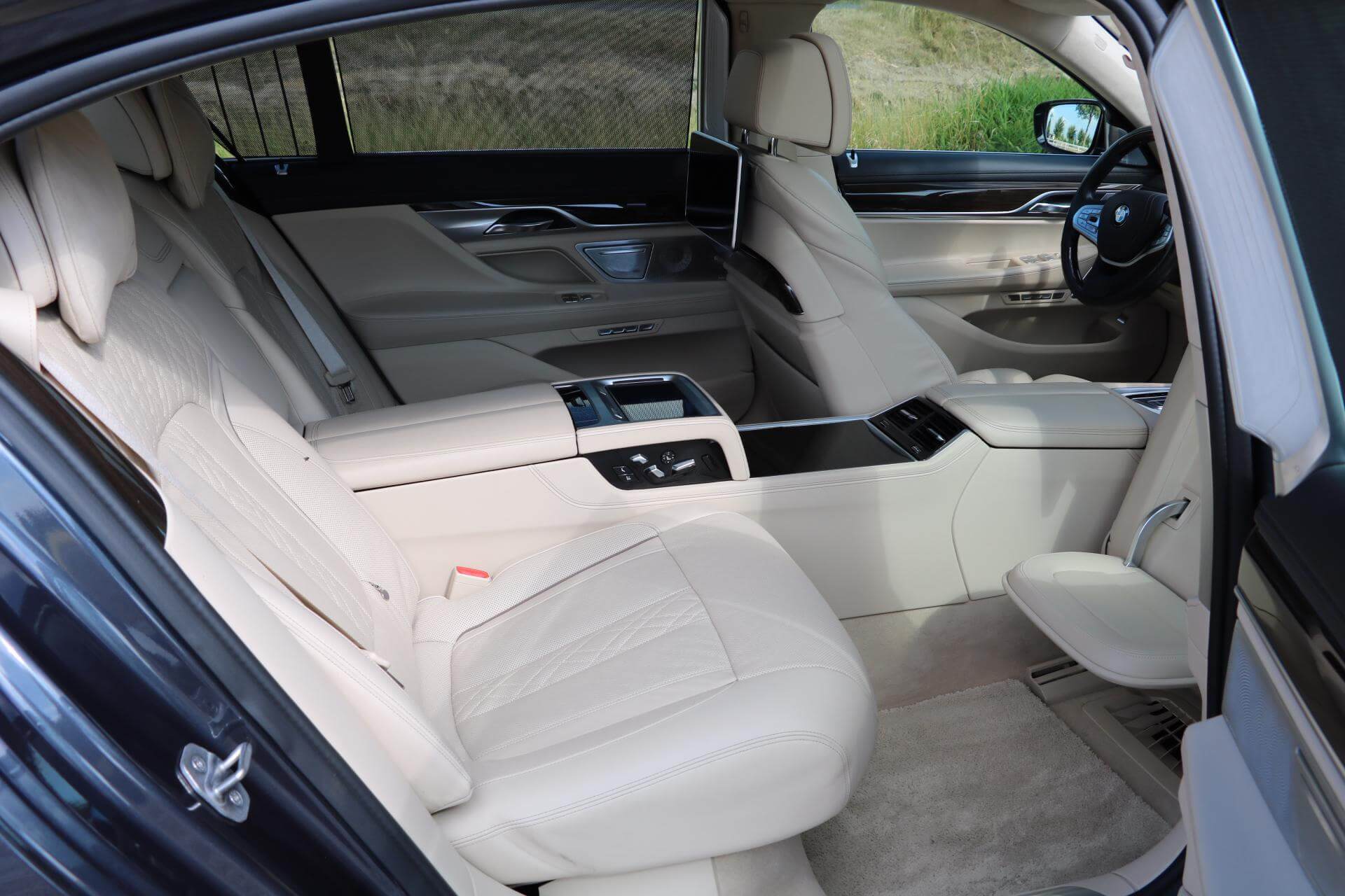 Real Art on Wheels | BMW 750 Li