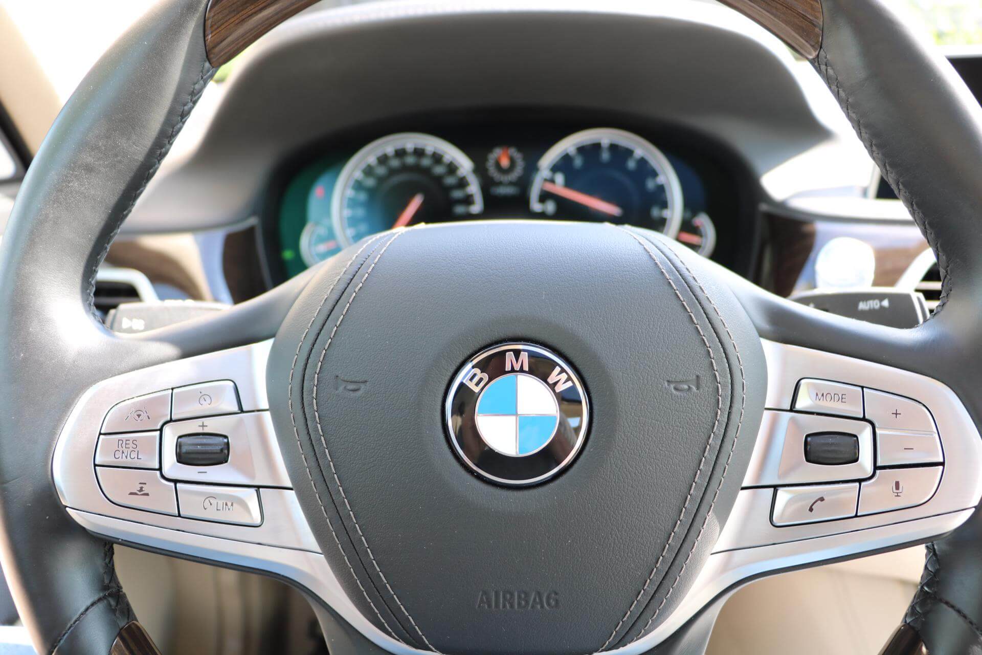 Real Art on Wheels | BMW 750 Li