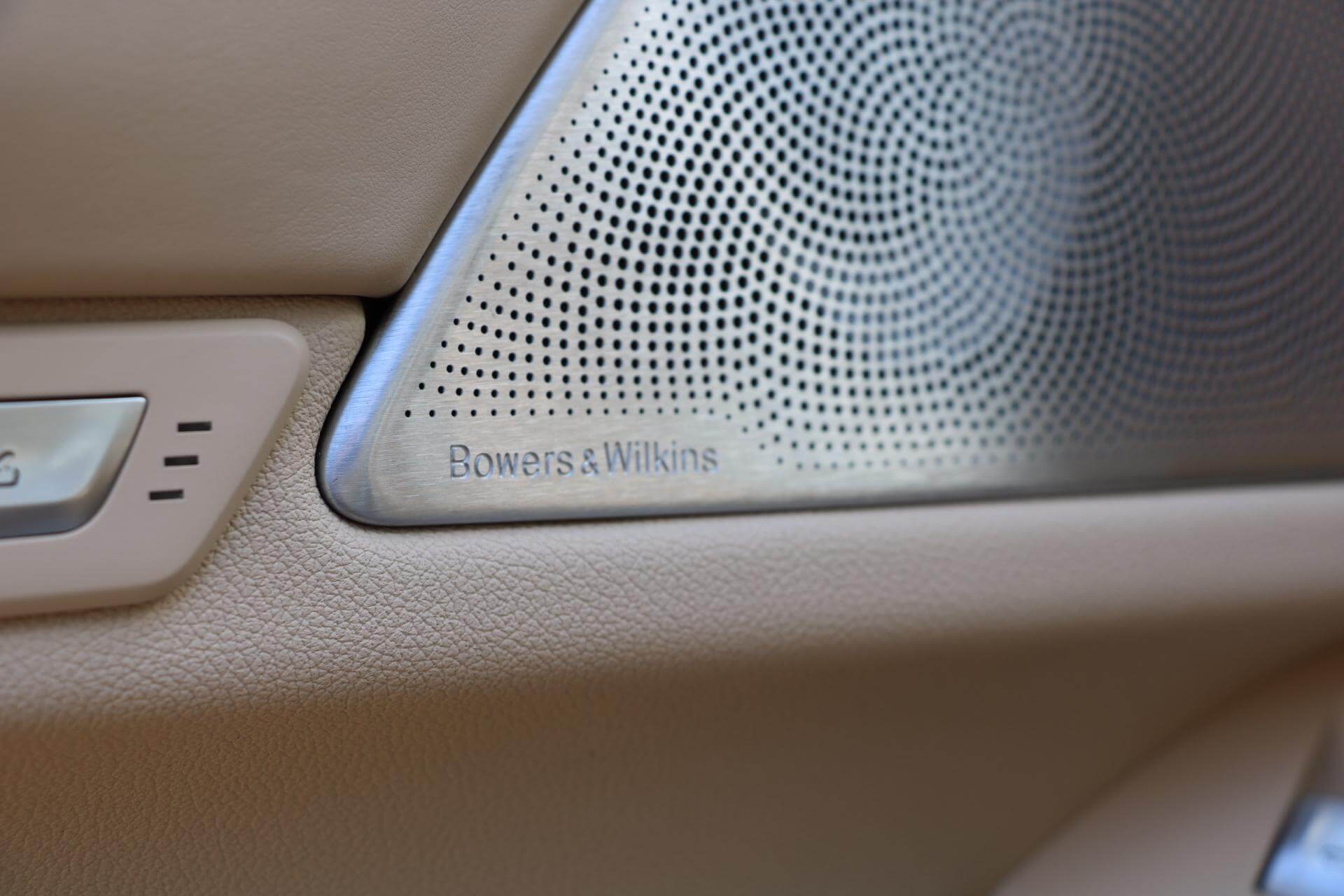 Real Art on Wheels | BMW 750 Li