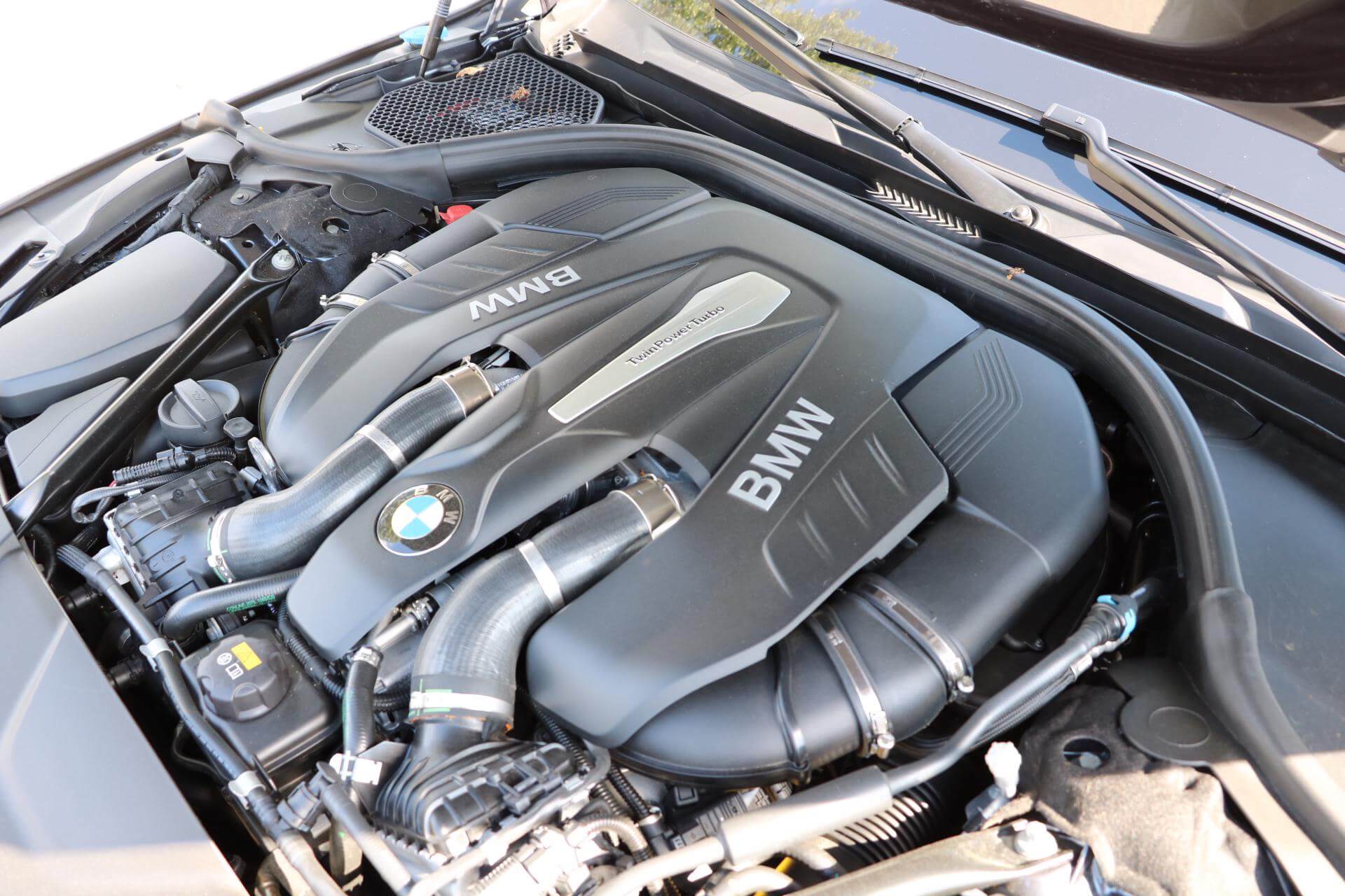 Real Art on Wheels | BMW 750 Li