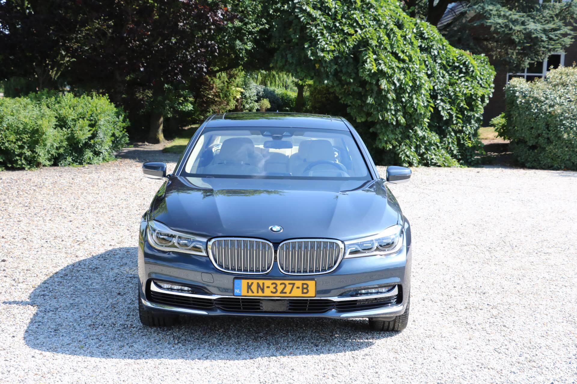 Real Art on Wheels | BMW 750 Li