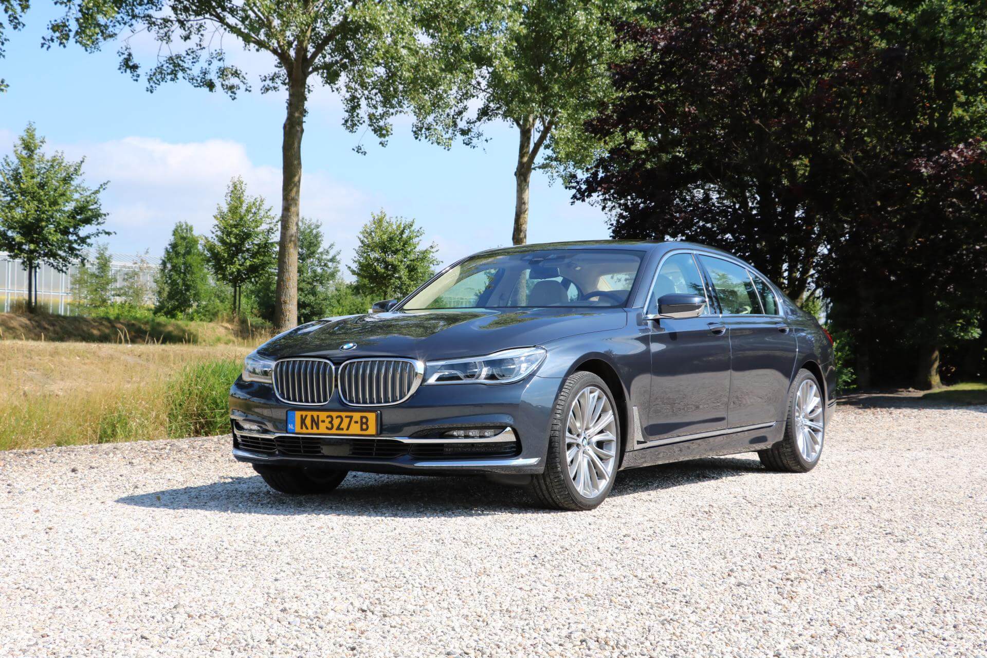 Real Art on Wheels | BMW 750 Li