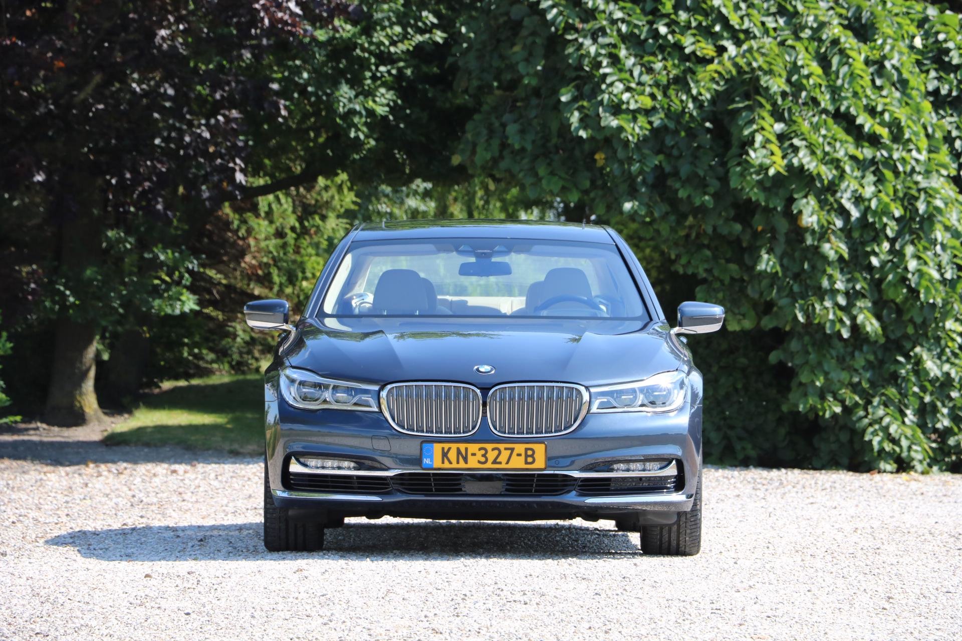 Real Art on Wheels | BMW 750 Li