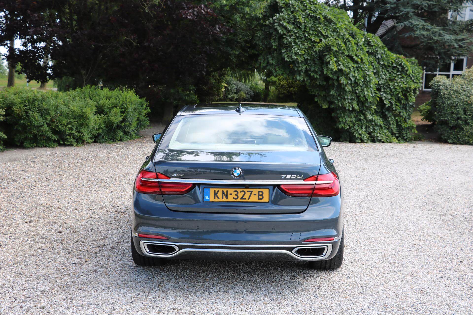 Real Art on Wheels | BMW 750 Li