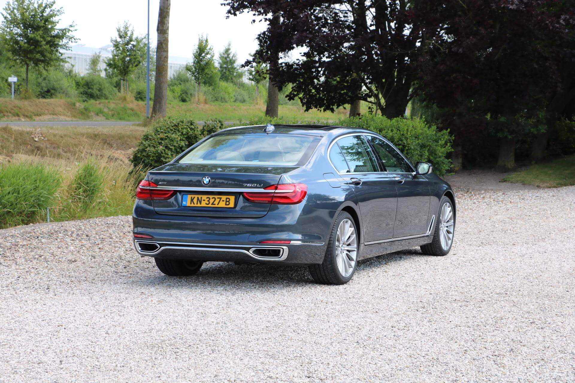 Real Art on Wheels | BMW 750 Li