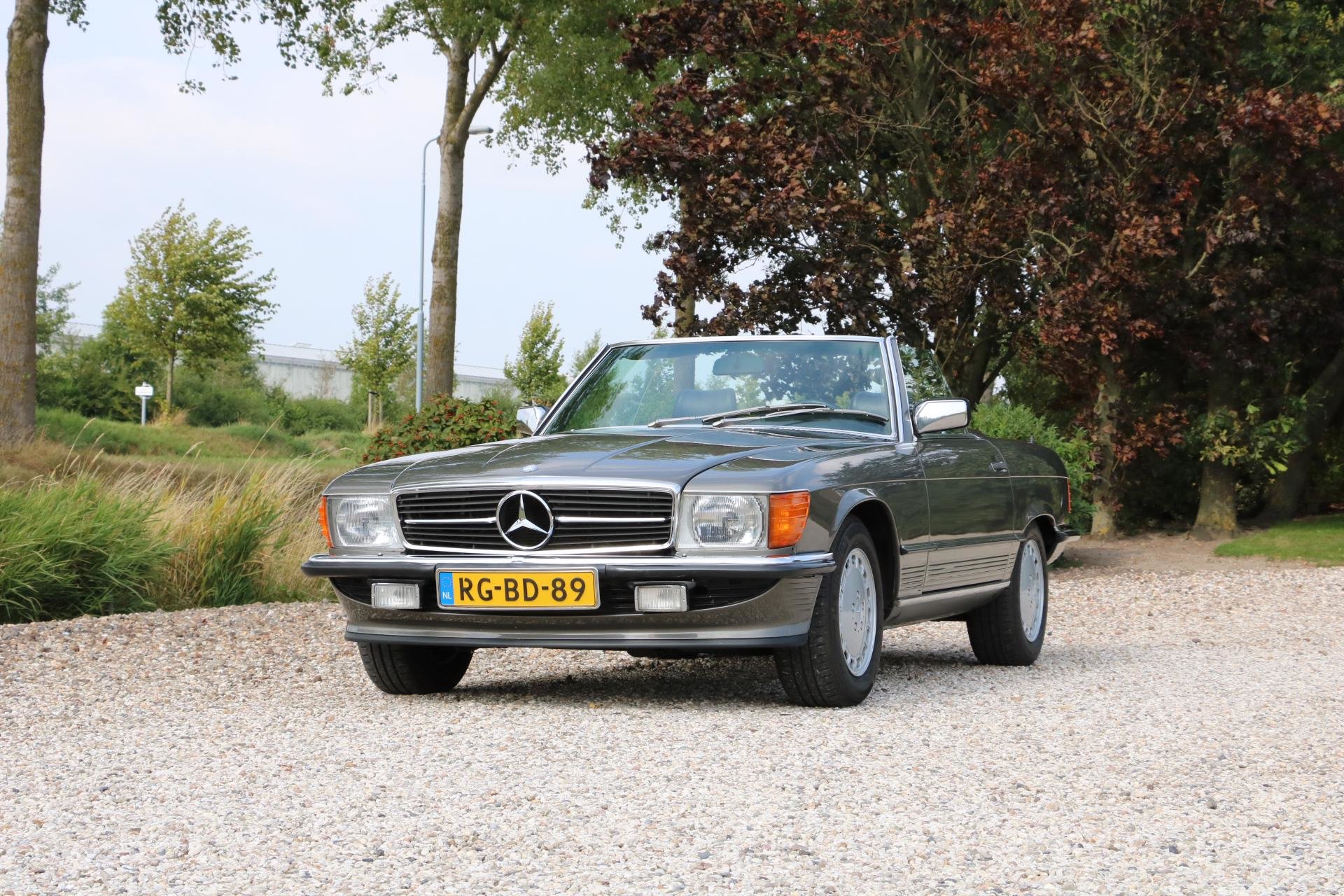 Real Art on Wheels | 1986 Mercedes-Benz 300 SL