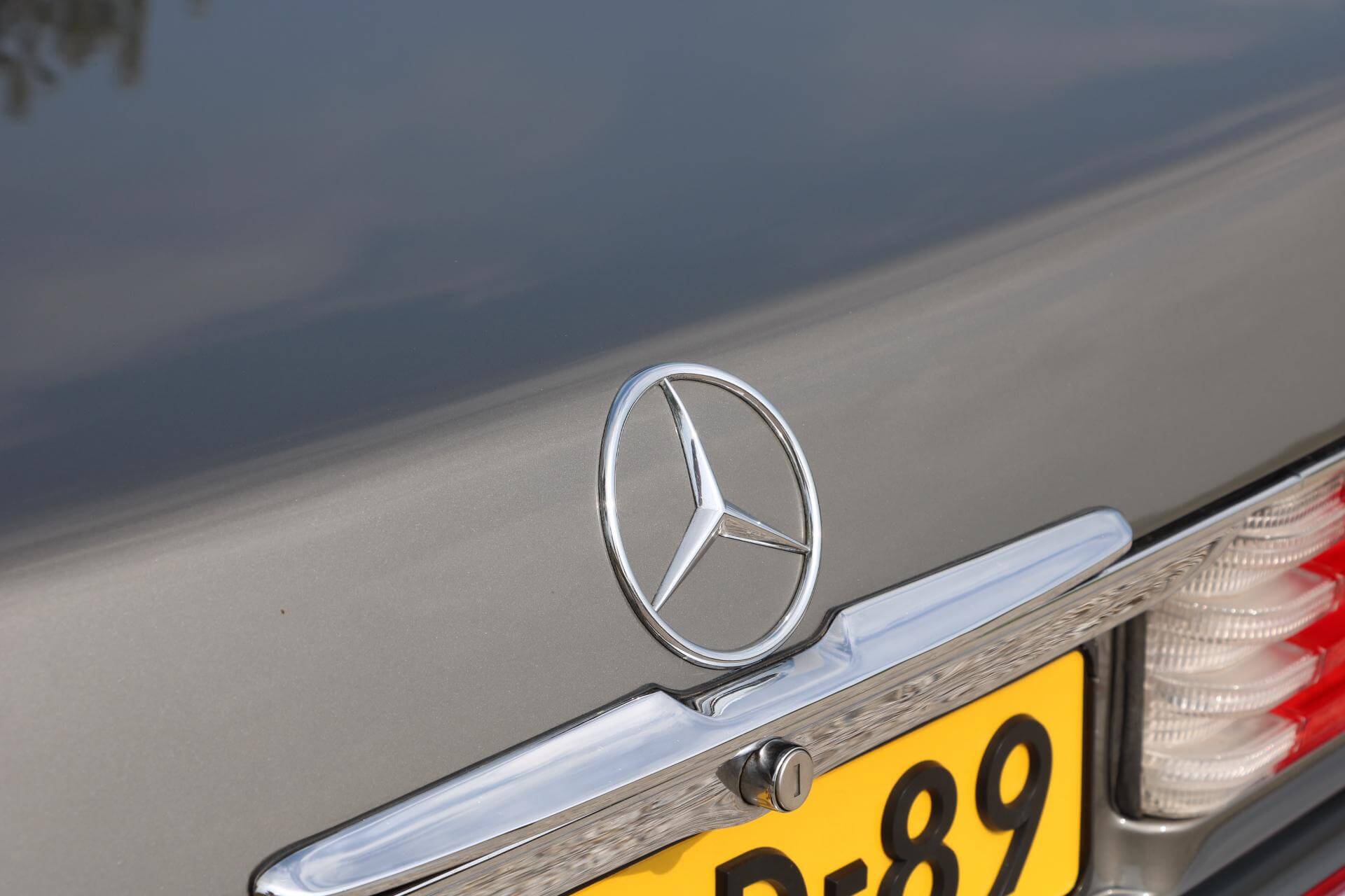 Real Art on Wheels | 1986 Mercedes-Benz 300 SL