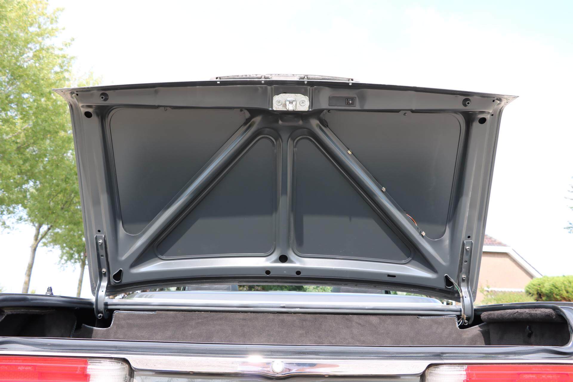 Real Art on Wheels | 1986 Mercedes-Benz 300 SL