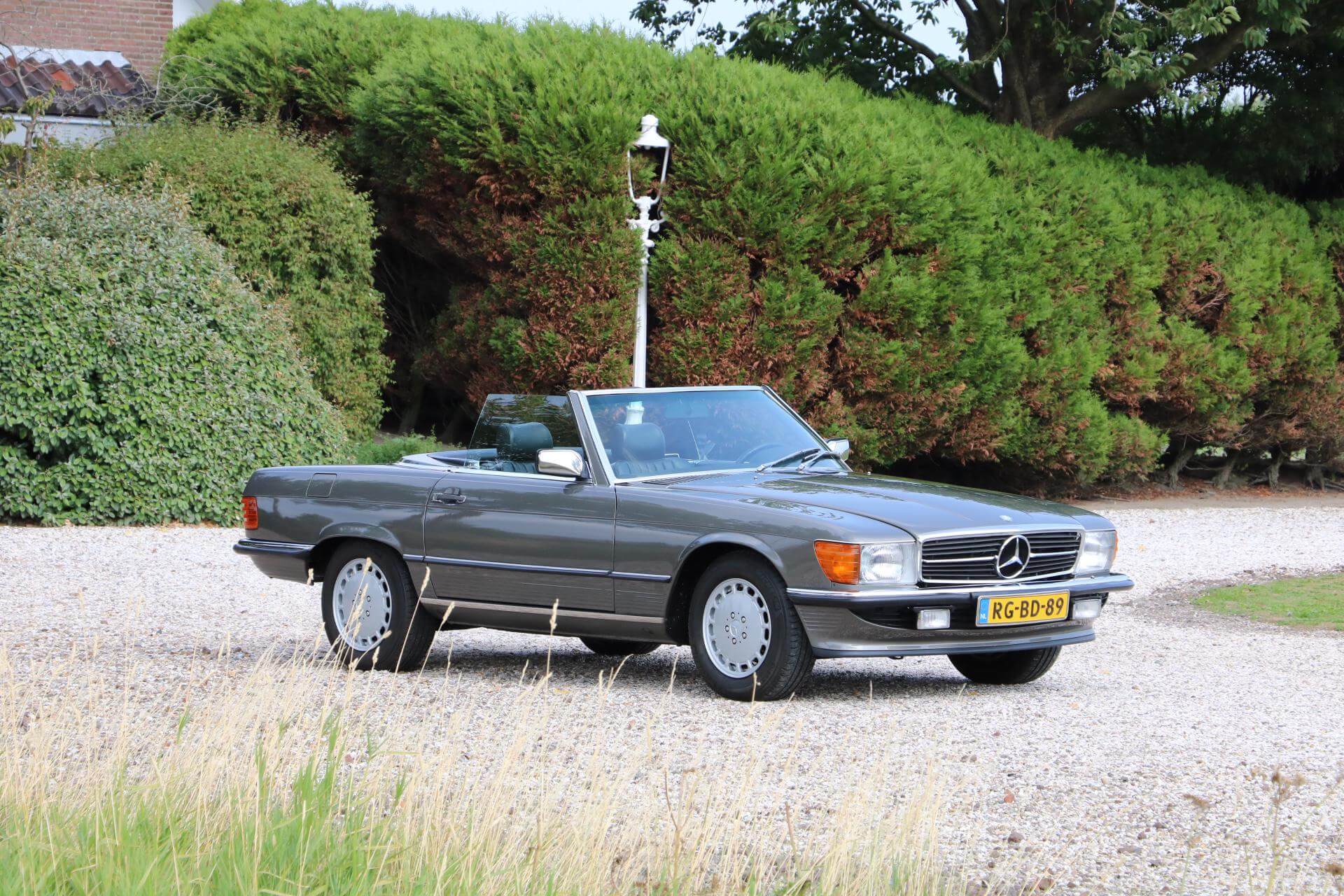 Real Art on Wheels | 1986 Mercedes-Benz 300 SL