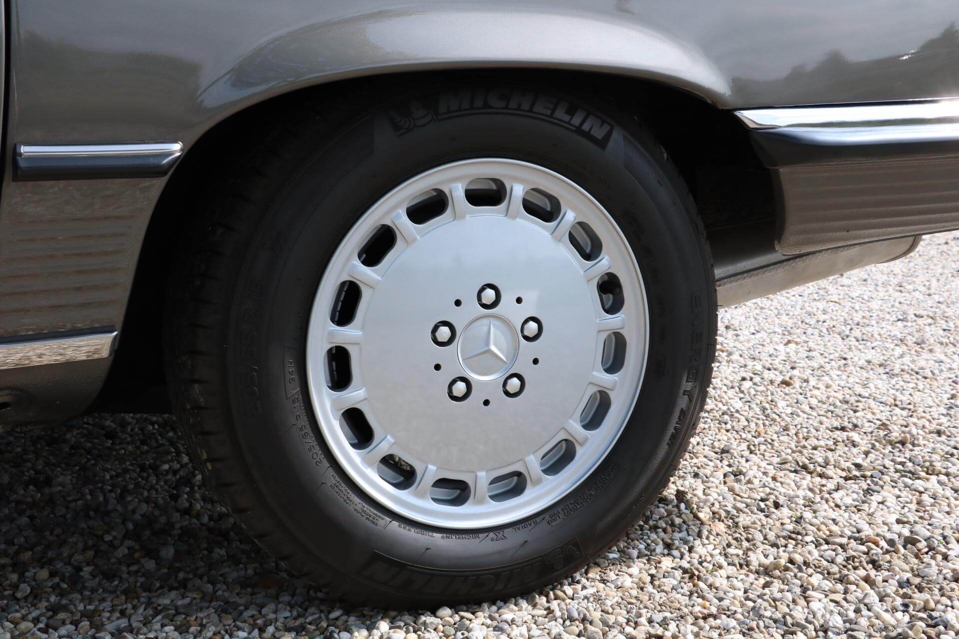 Real Art on Wheels | 1986 Mercedes-Benz 300 SL