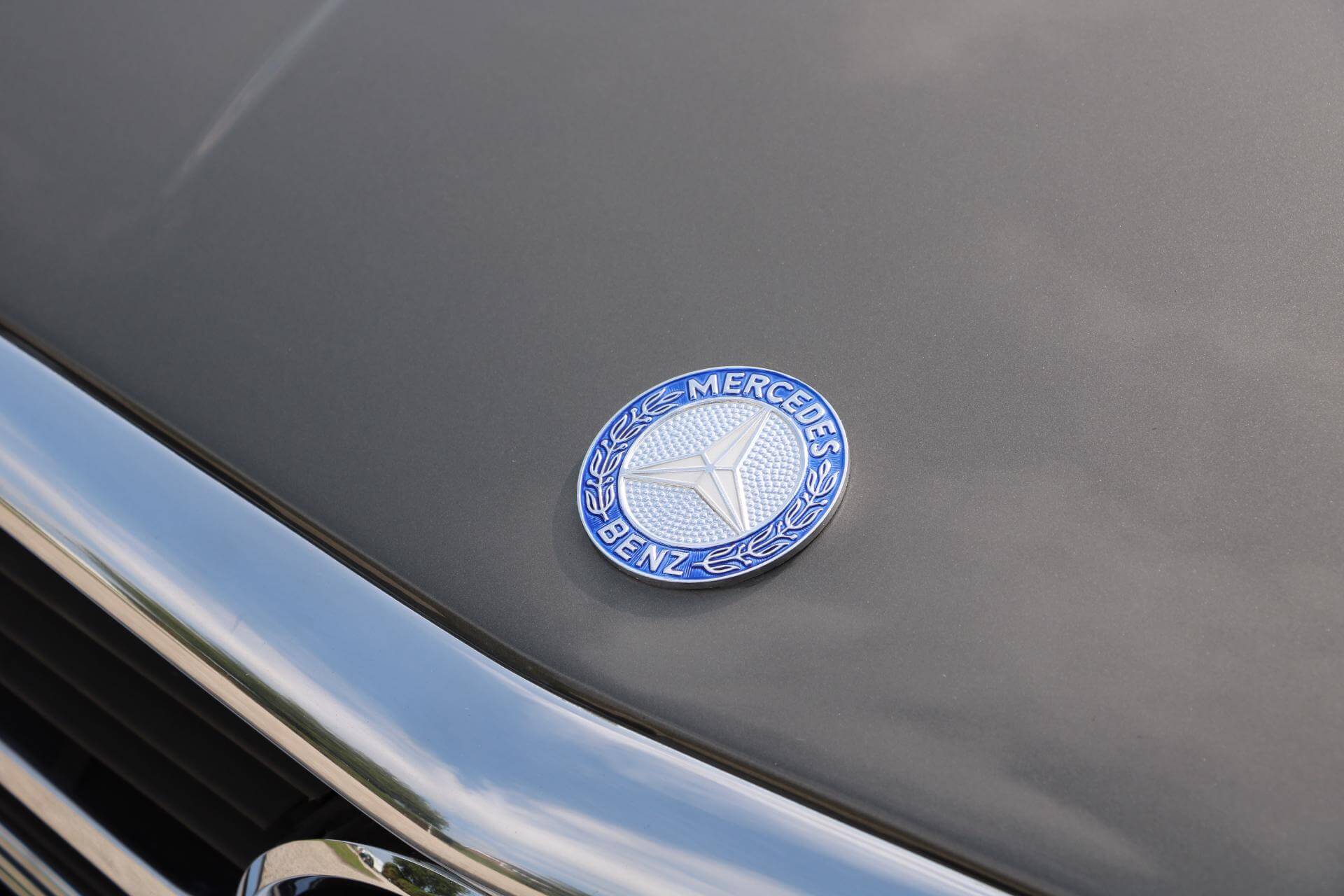 Real Art on Wheels | 1986 Mercedes-Benz 300 SL