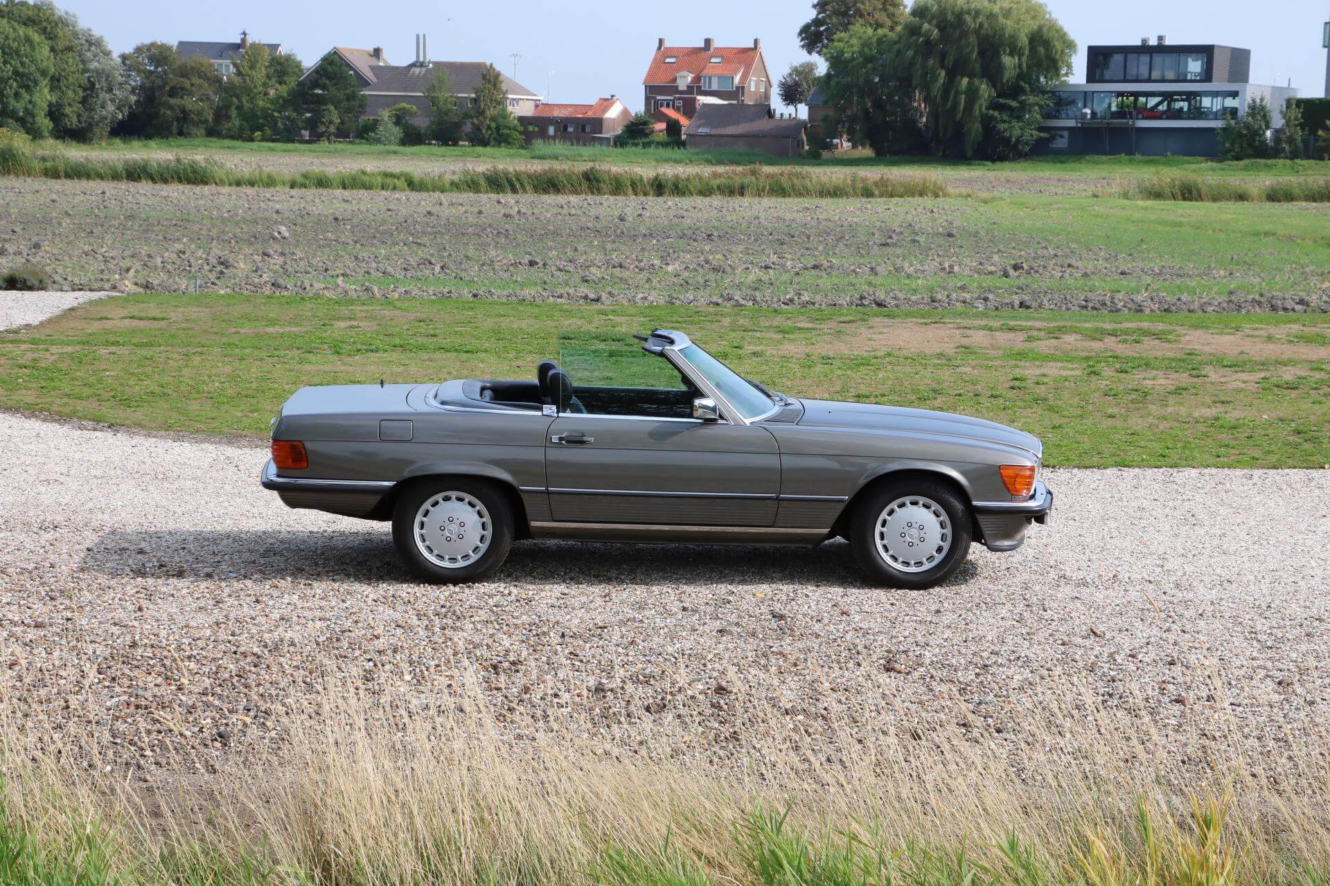 Real Art on Wheels | 1986 Mercedes-Benz 300 SL