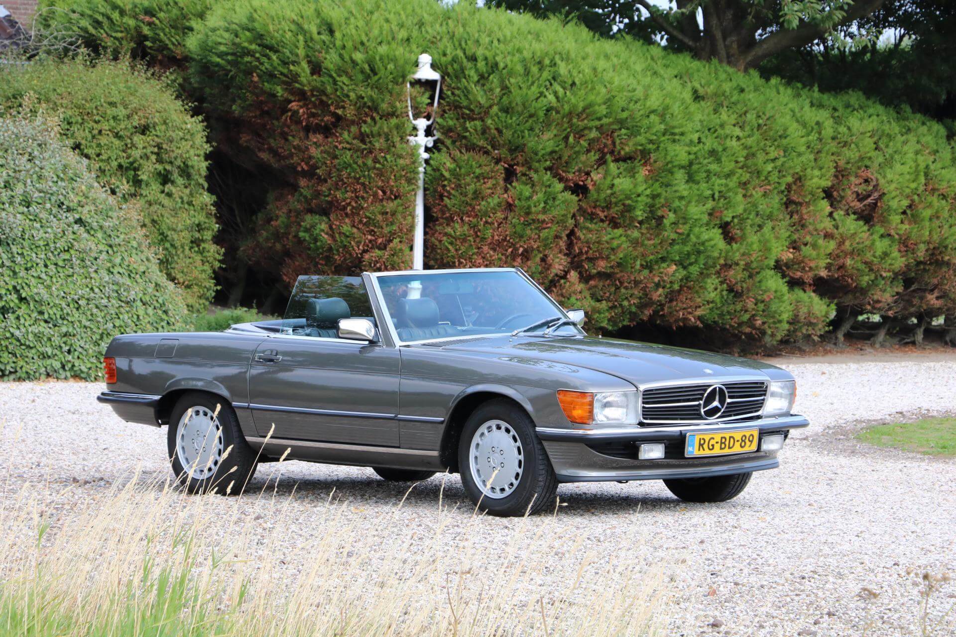 Real Art on Wheels | 1986 Mercedes-Benz 300 SL