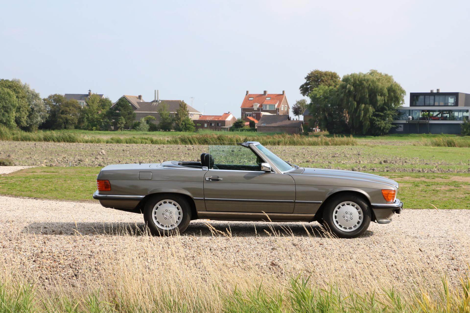 Real Art on Wheels | 1986 Mercedes-Benz 300 SL