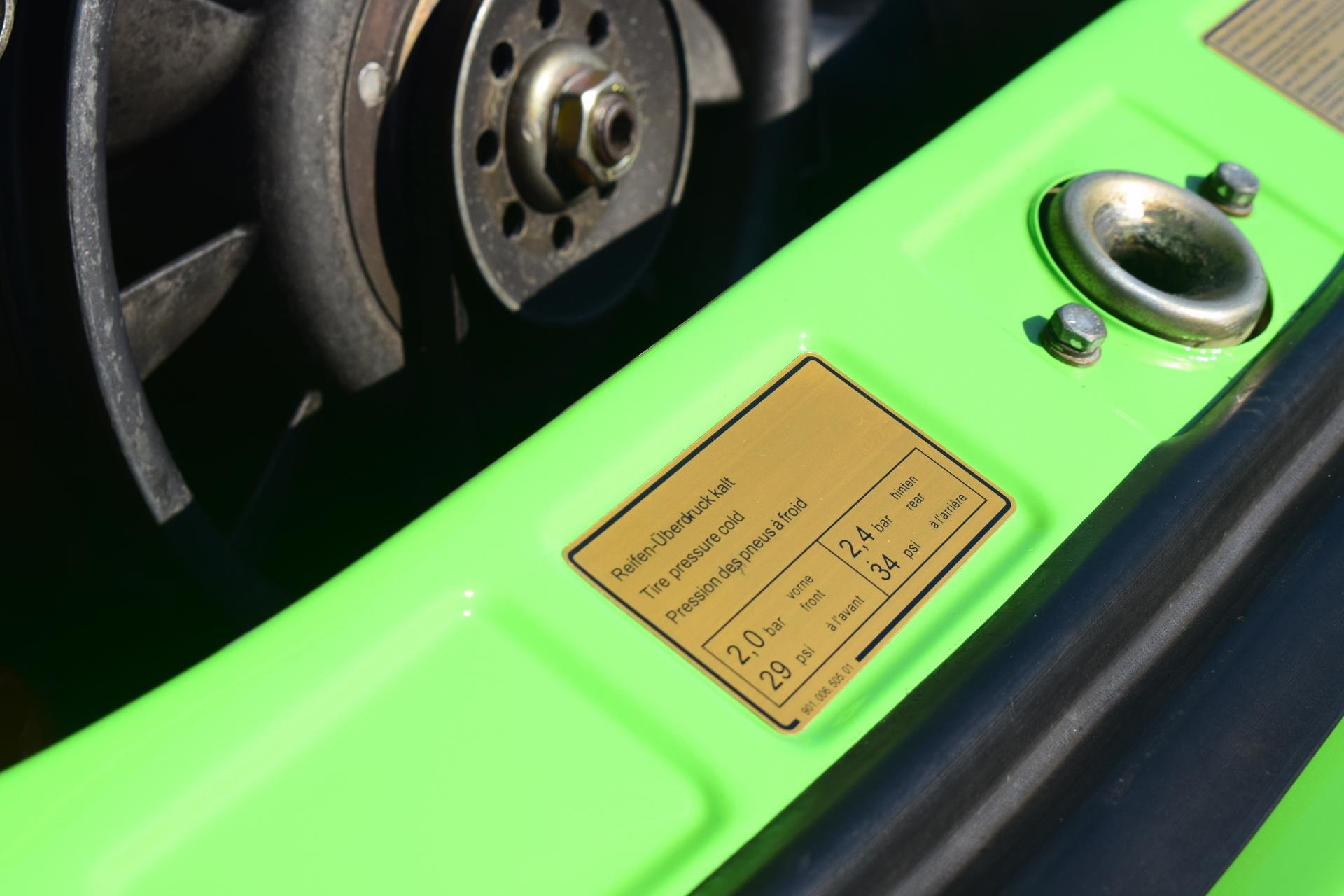 Real Art on Wheels | Porsche 911 gelbgrun