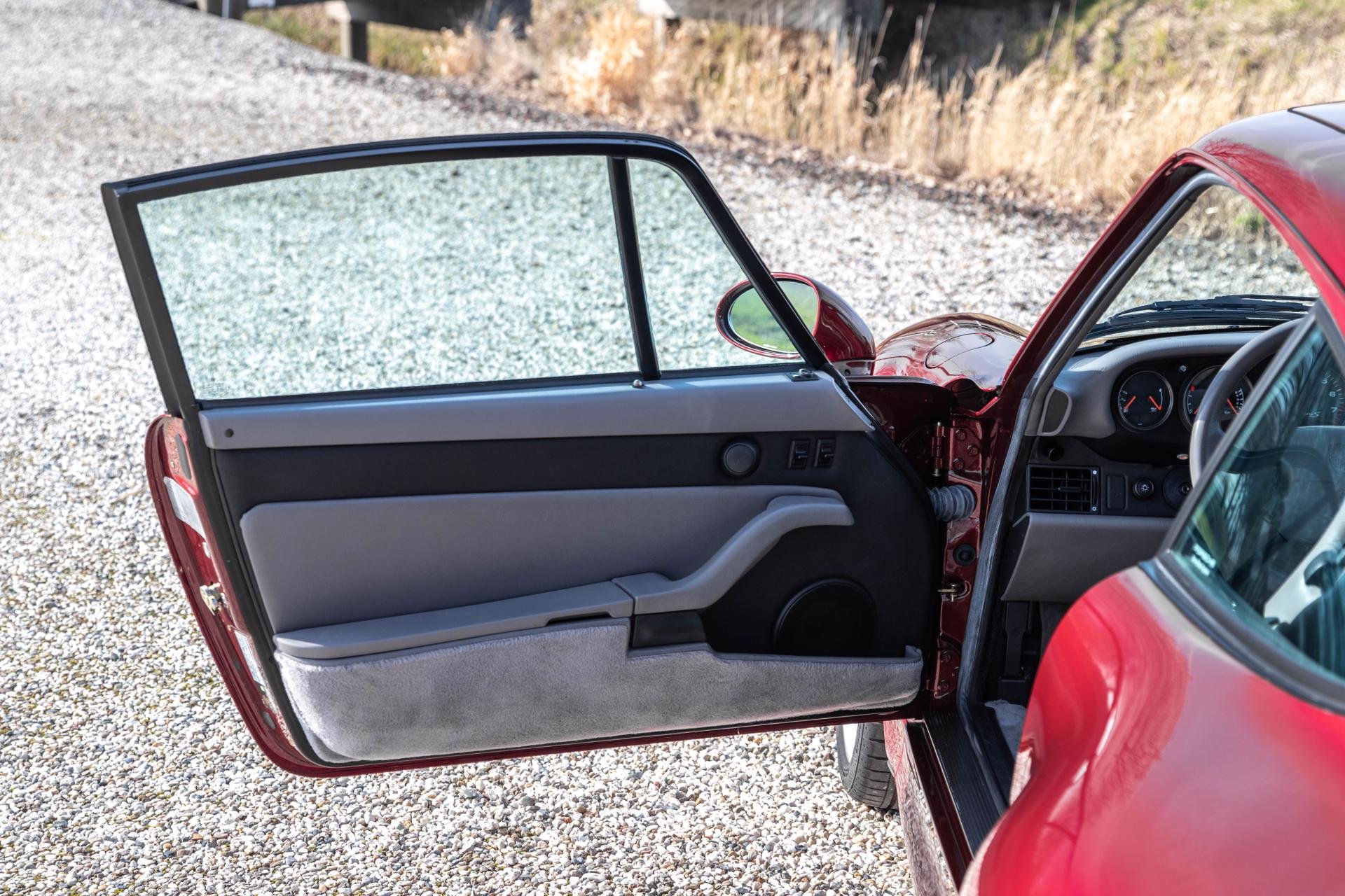 Real Art on Wheels | Porsche 993 Carrera 2S Arenarot