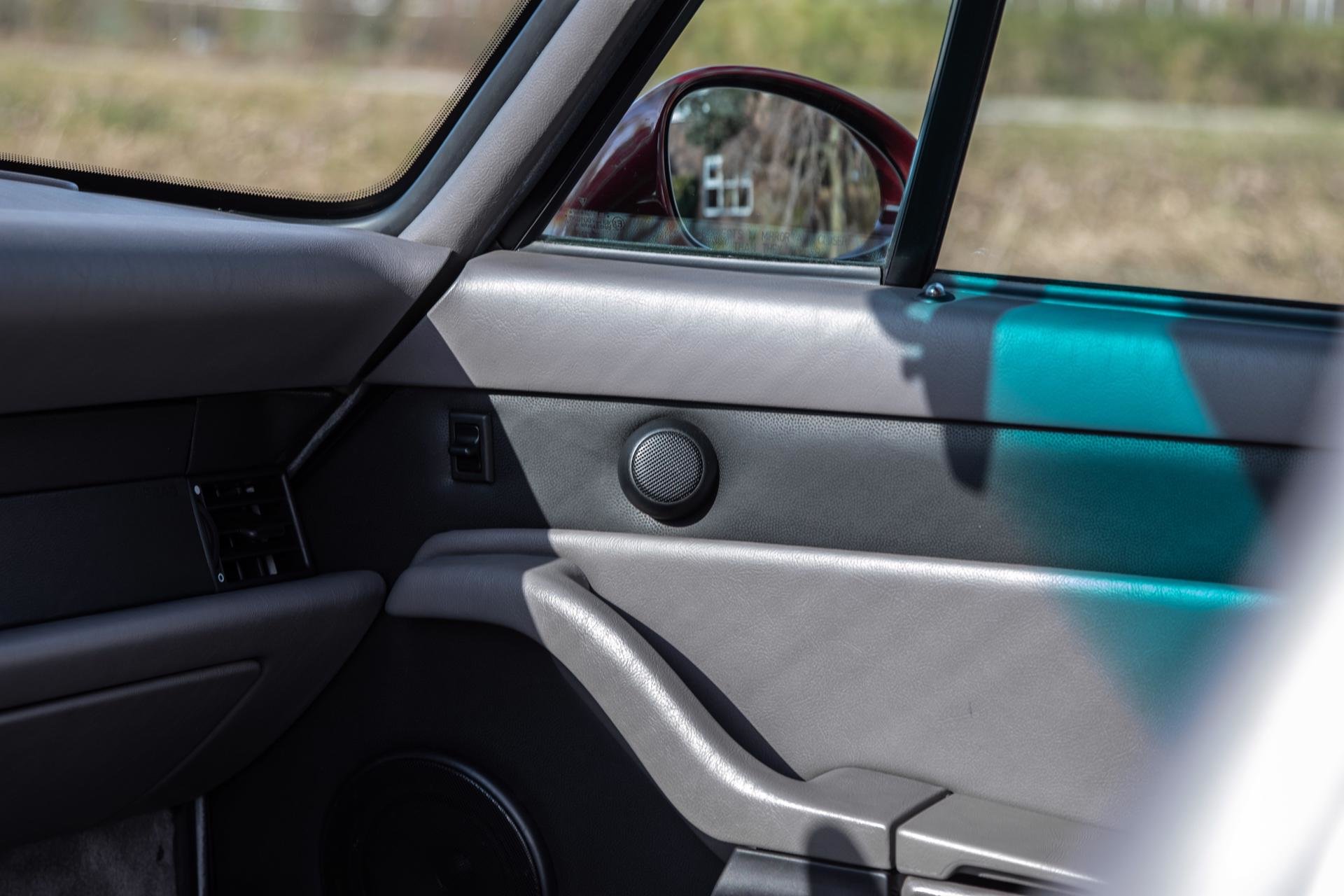 Real Art on Wheels | Porsche 993 Carrera 2S Arenarot