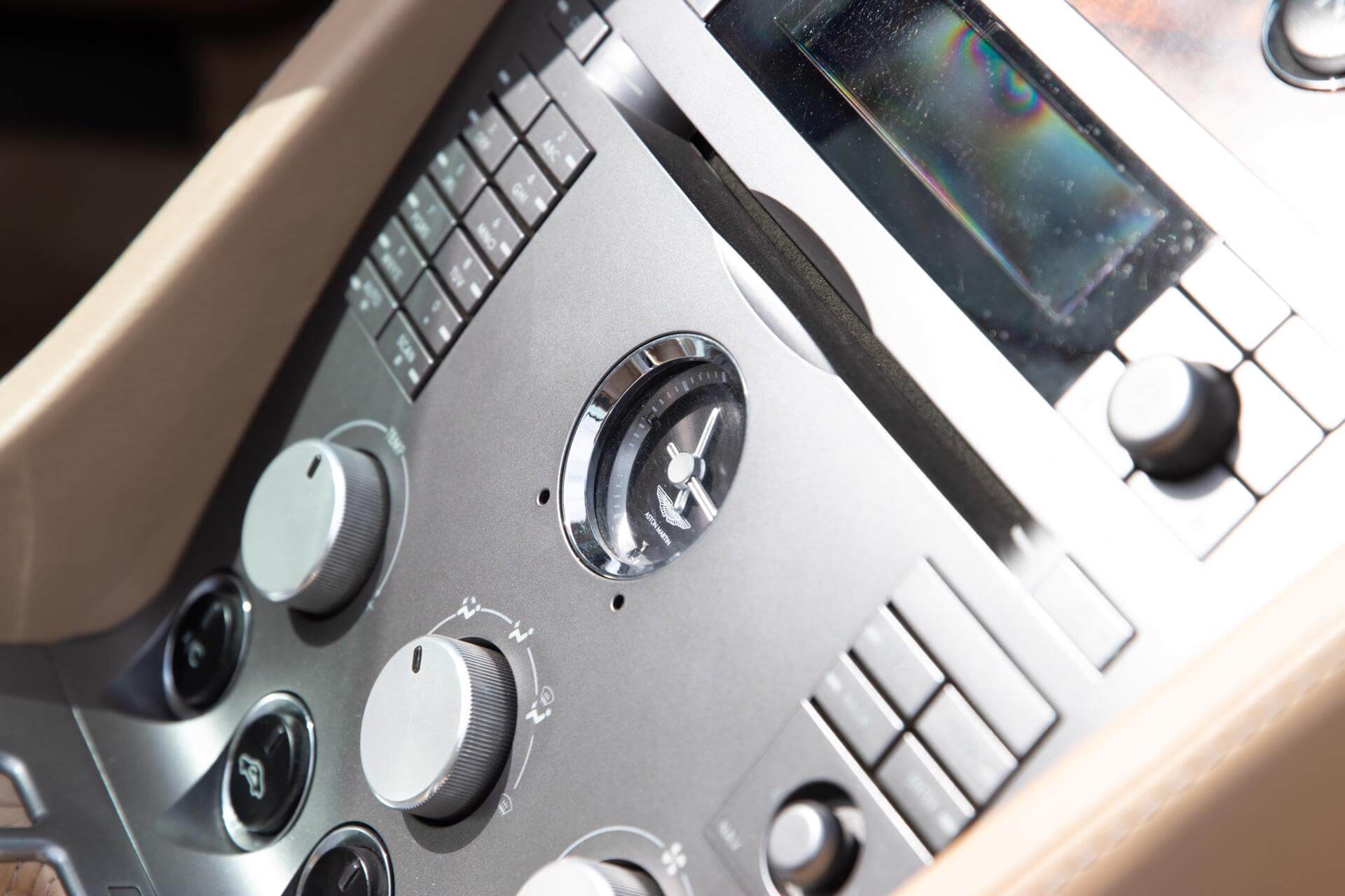 Aston Martin DB9 Volante