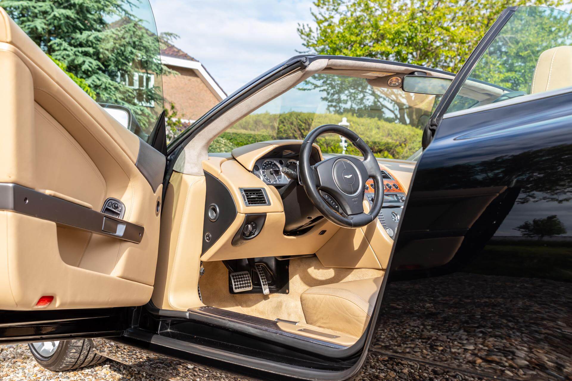 Aston Martin DB9 Volante