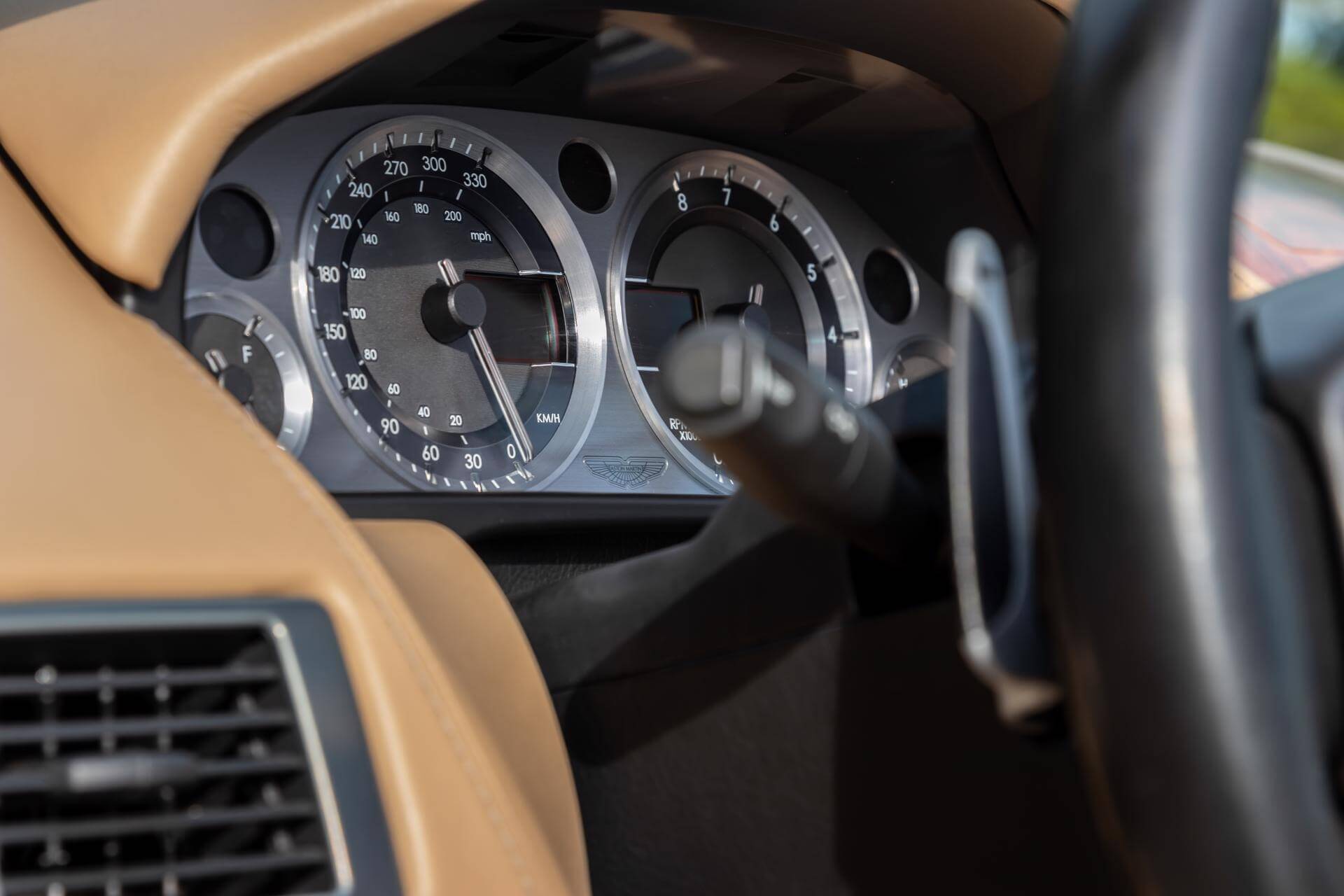 Aston Martin DB9 Volante