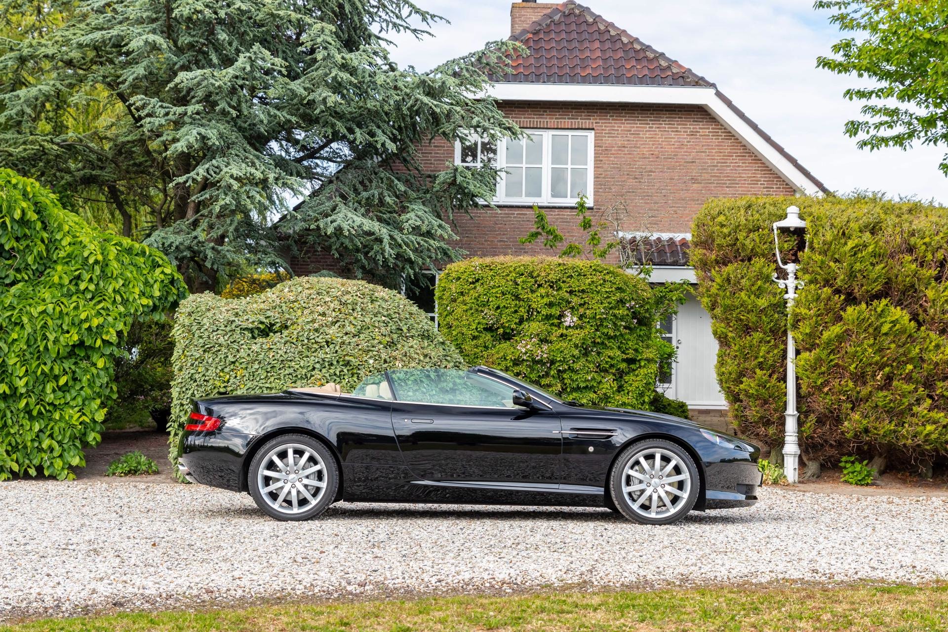 Aston Martin DB9 Volante