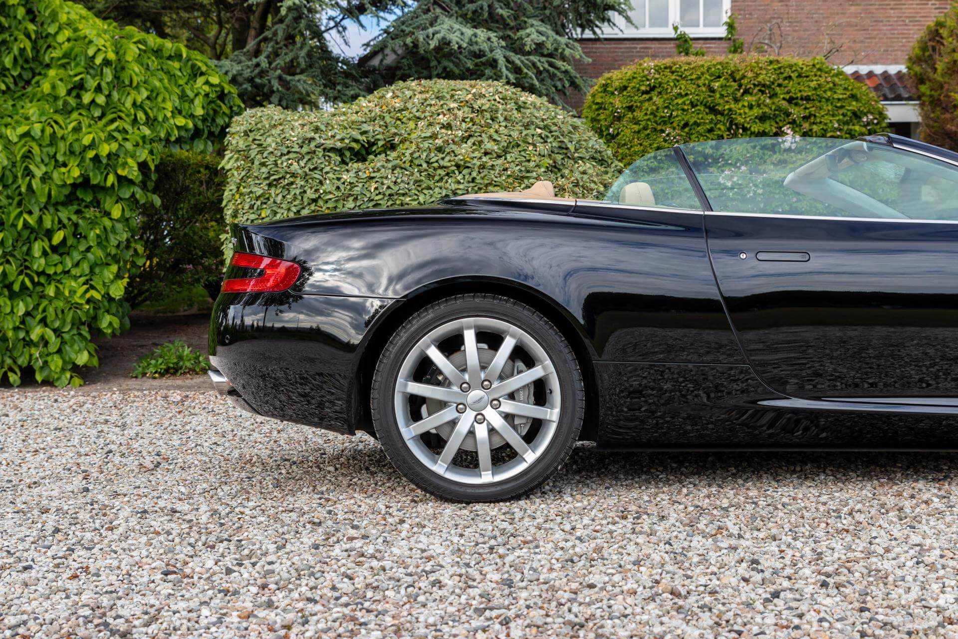 Aston Martin DB9 Volante