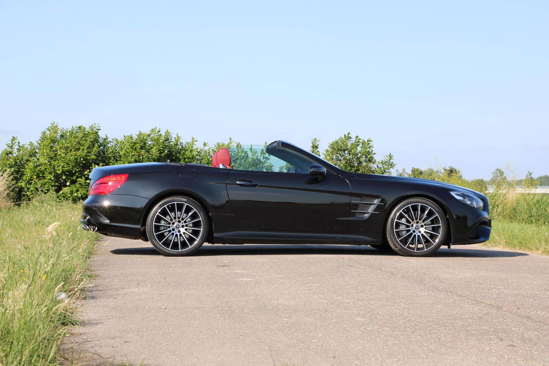 Real Art on Wheels | Mercedes-Benz SL 400