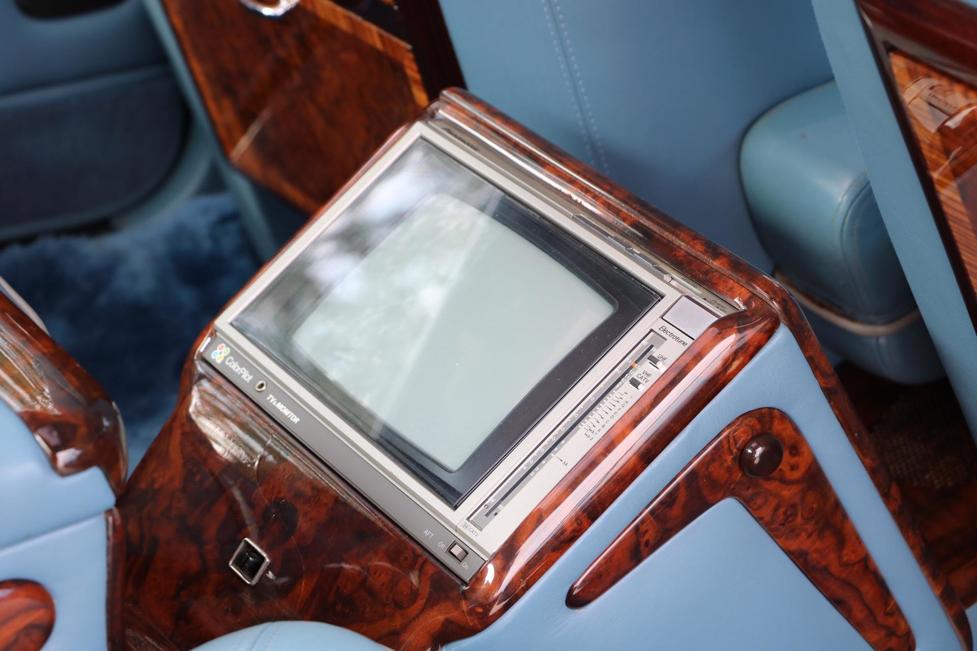 Real Art on Wheels | Rolls-Royce Silver Spur by Hooper