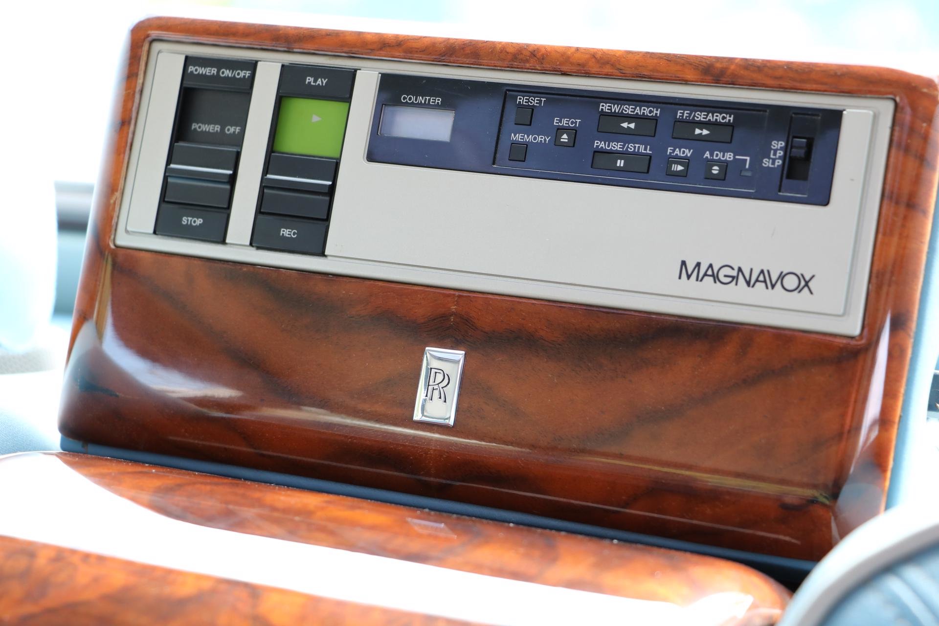 Real Art on Wheels | Rolls-Royce Silver Spur by Hooper