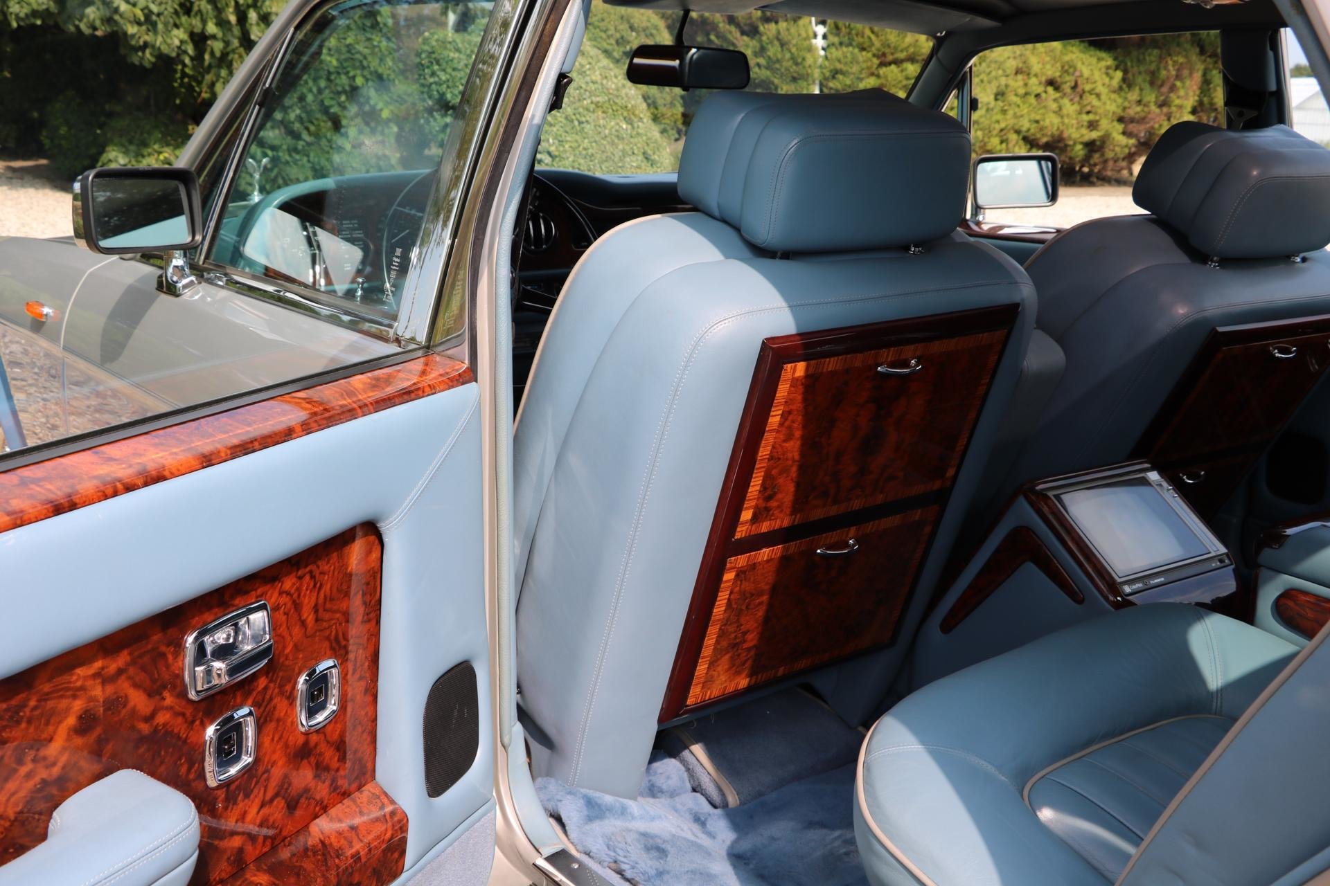 Real Art on Wheels | Rolls-Royce Silver Spur by Hooper