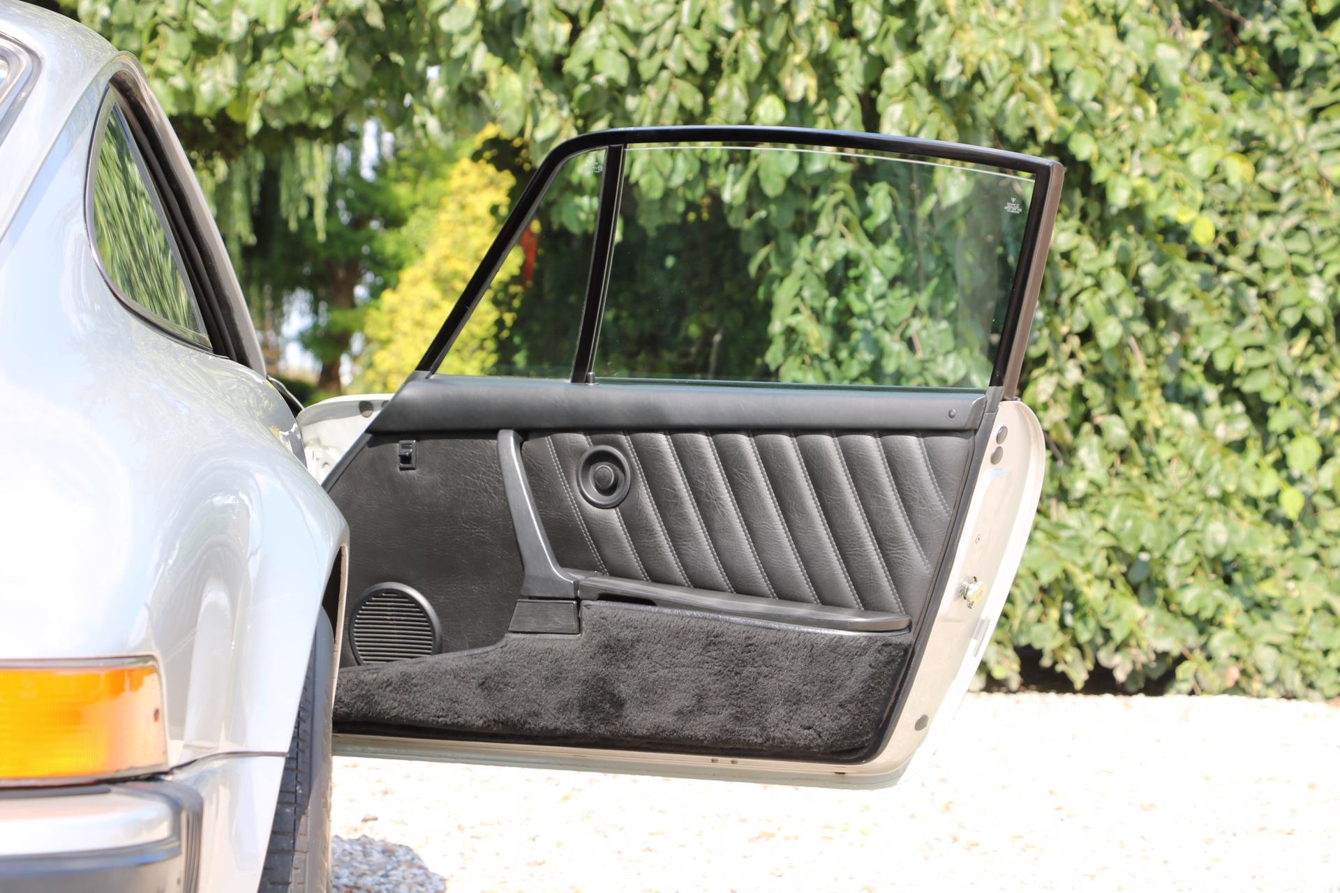 Real Art on Wheels | Porsche 911 Carrera 3.0