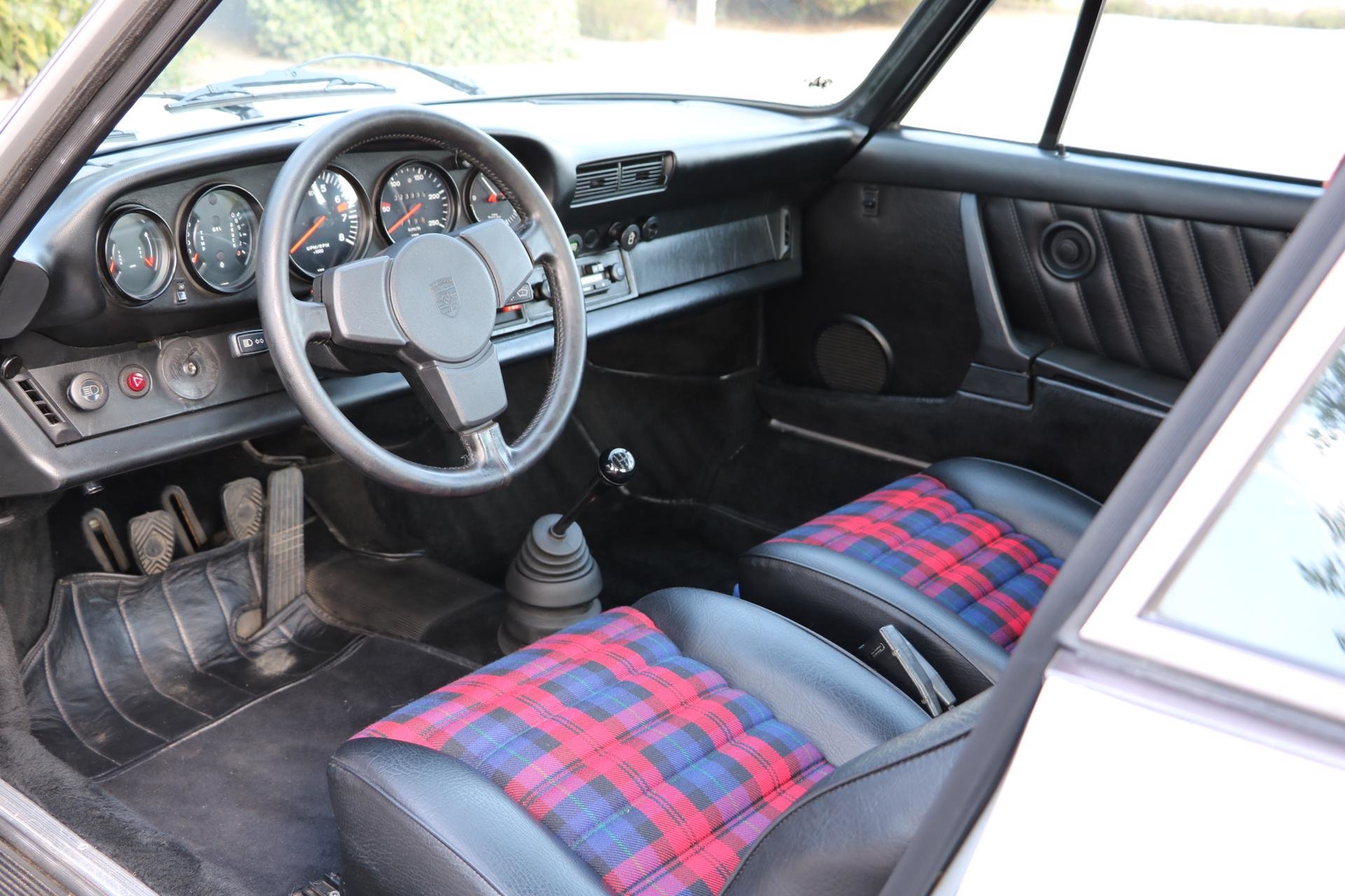 Real Art on Wheels | Porsche 911 Carrera 3.0