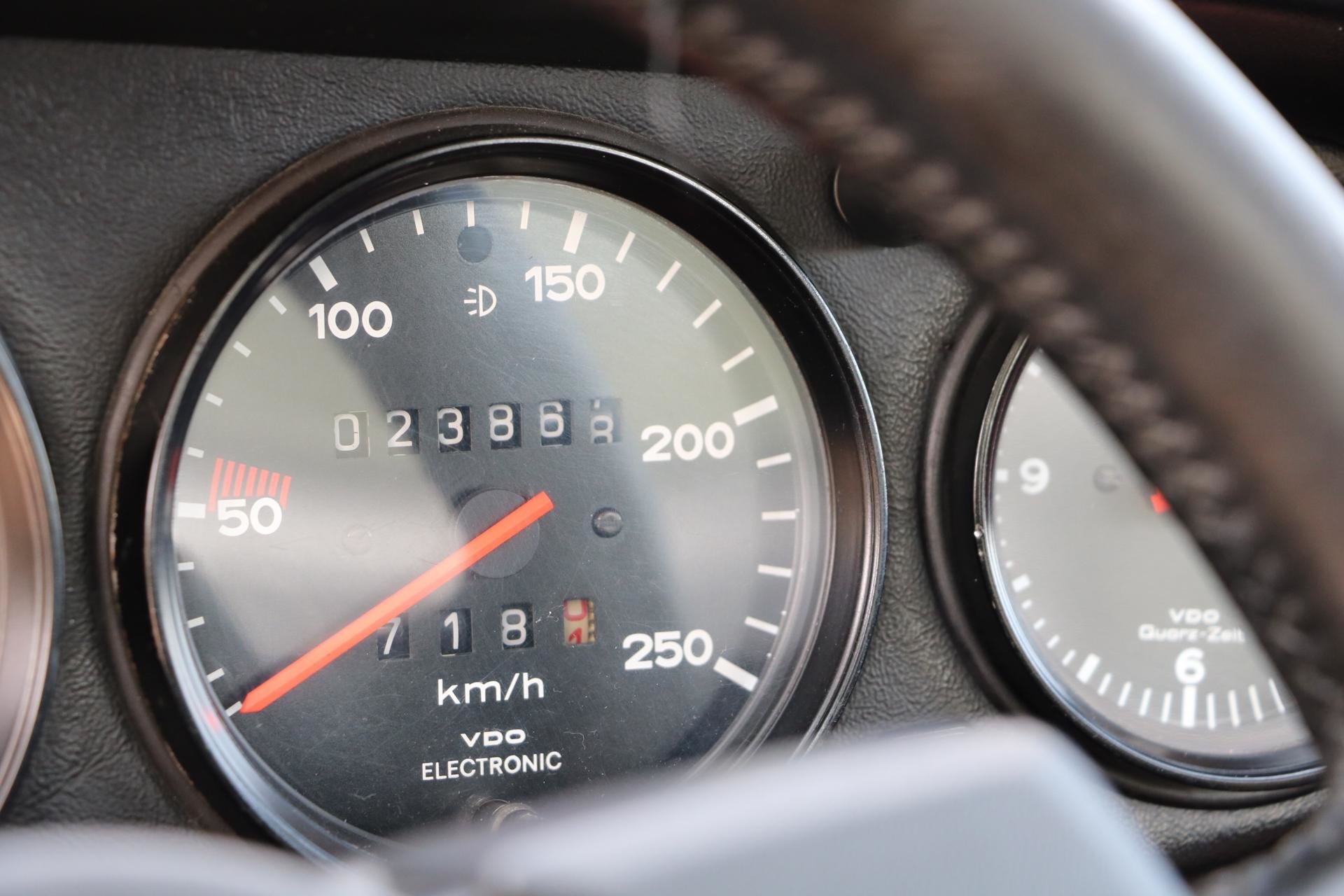 Real Art on Wheels | Porsche 911 Carrera 3.0