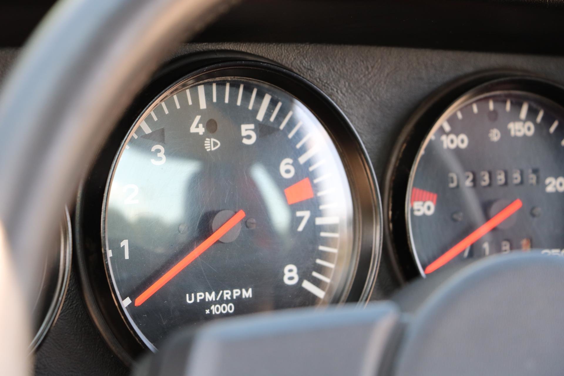 Real Art on Wheels | Porsche 911 Carrera 3.0