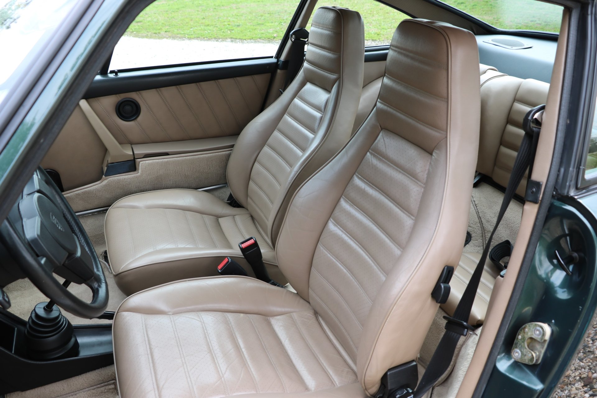 Real Art on Wheels | Porsche 911 Carrera 3.2