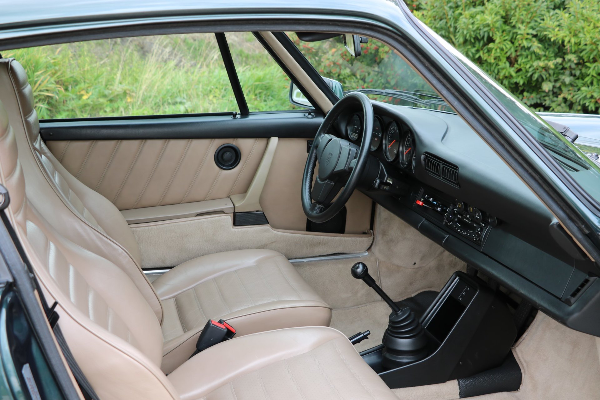 Real Art on Wheels | Porsche 911 Carrera 3.2