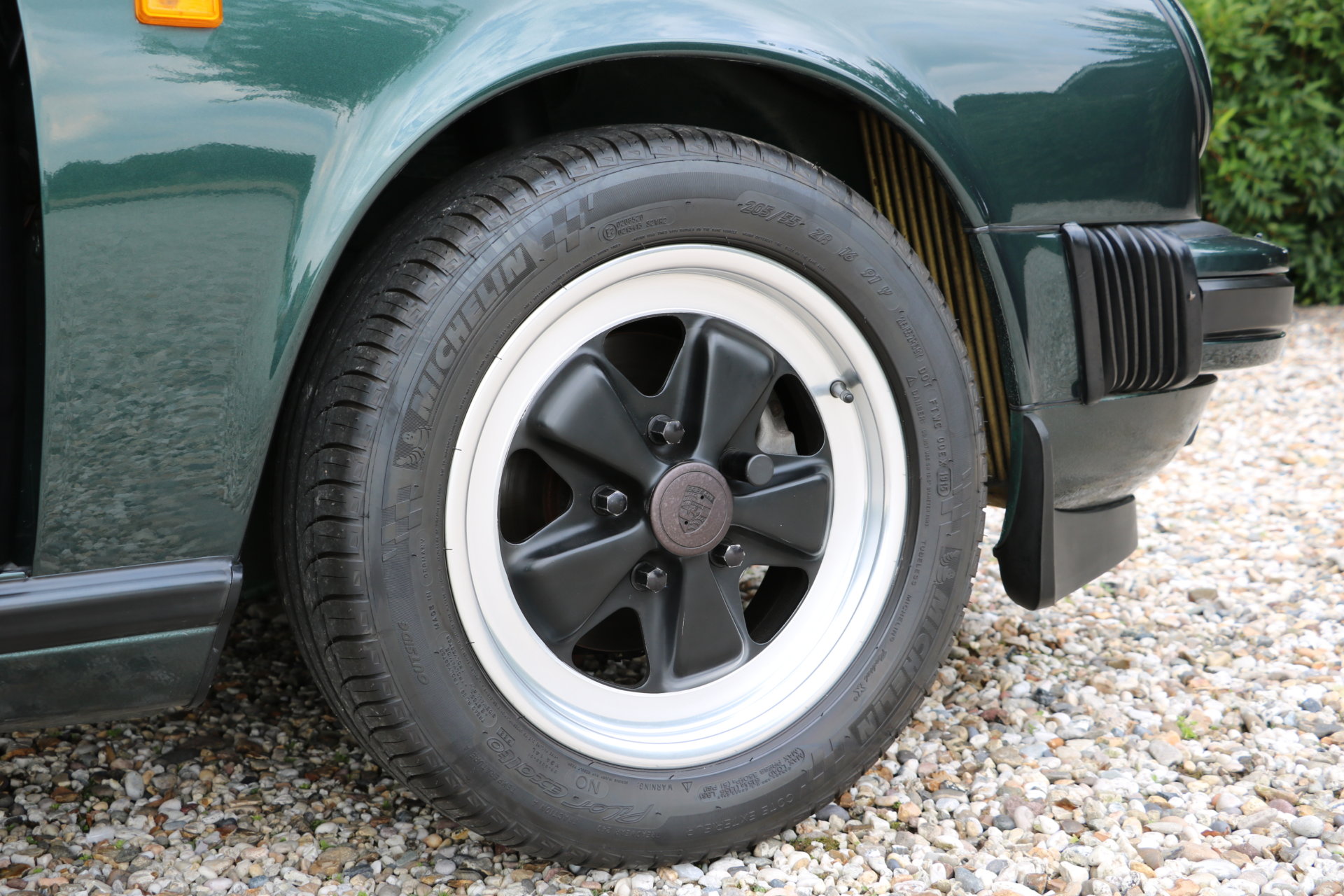 Real Art on Wheels | Porsche 911 Carrera 3.2